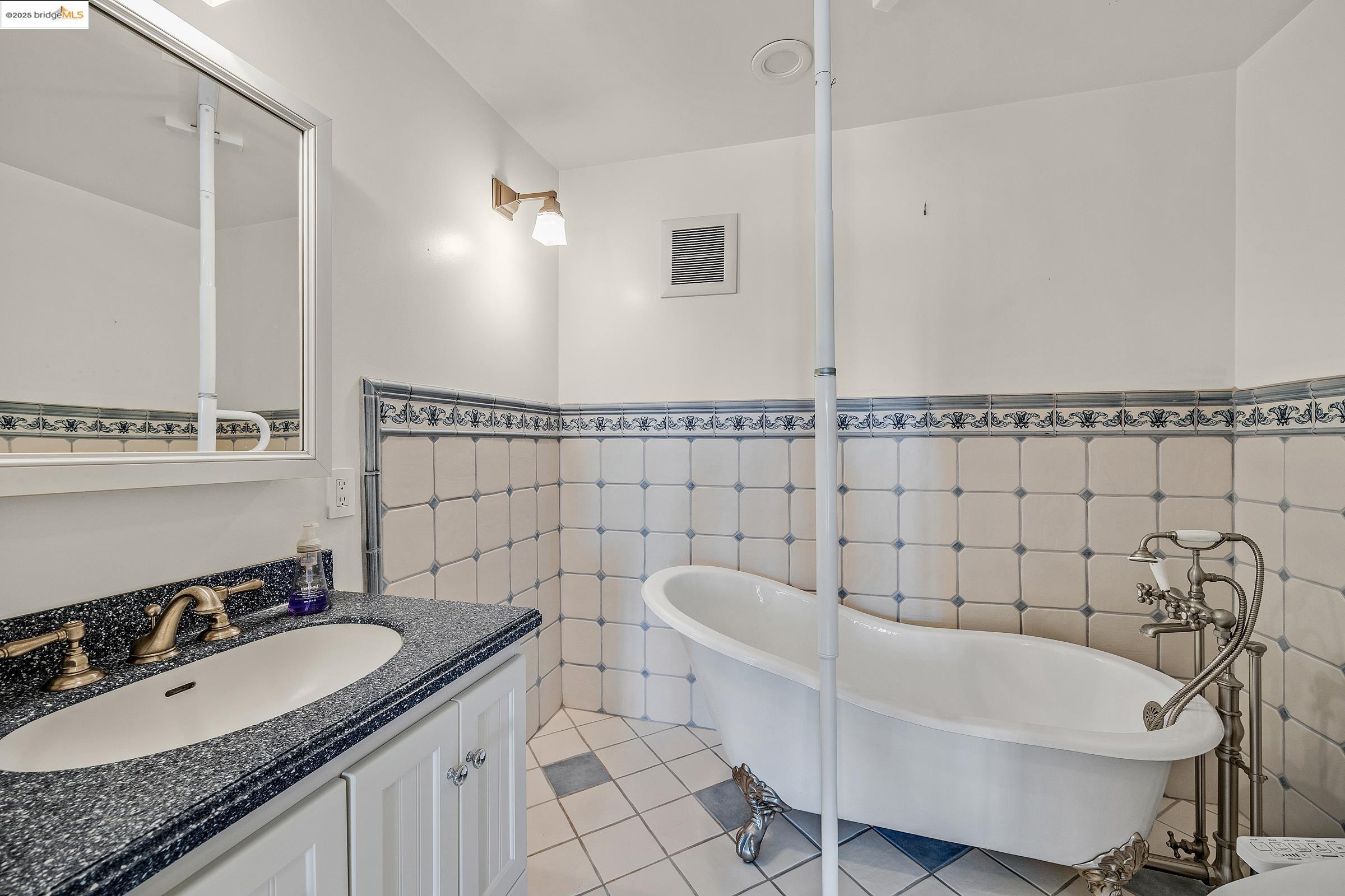 1205 Melville Sq 206
