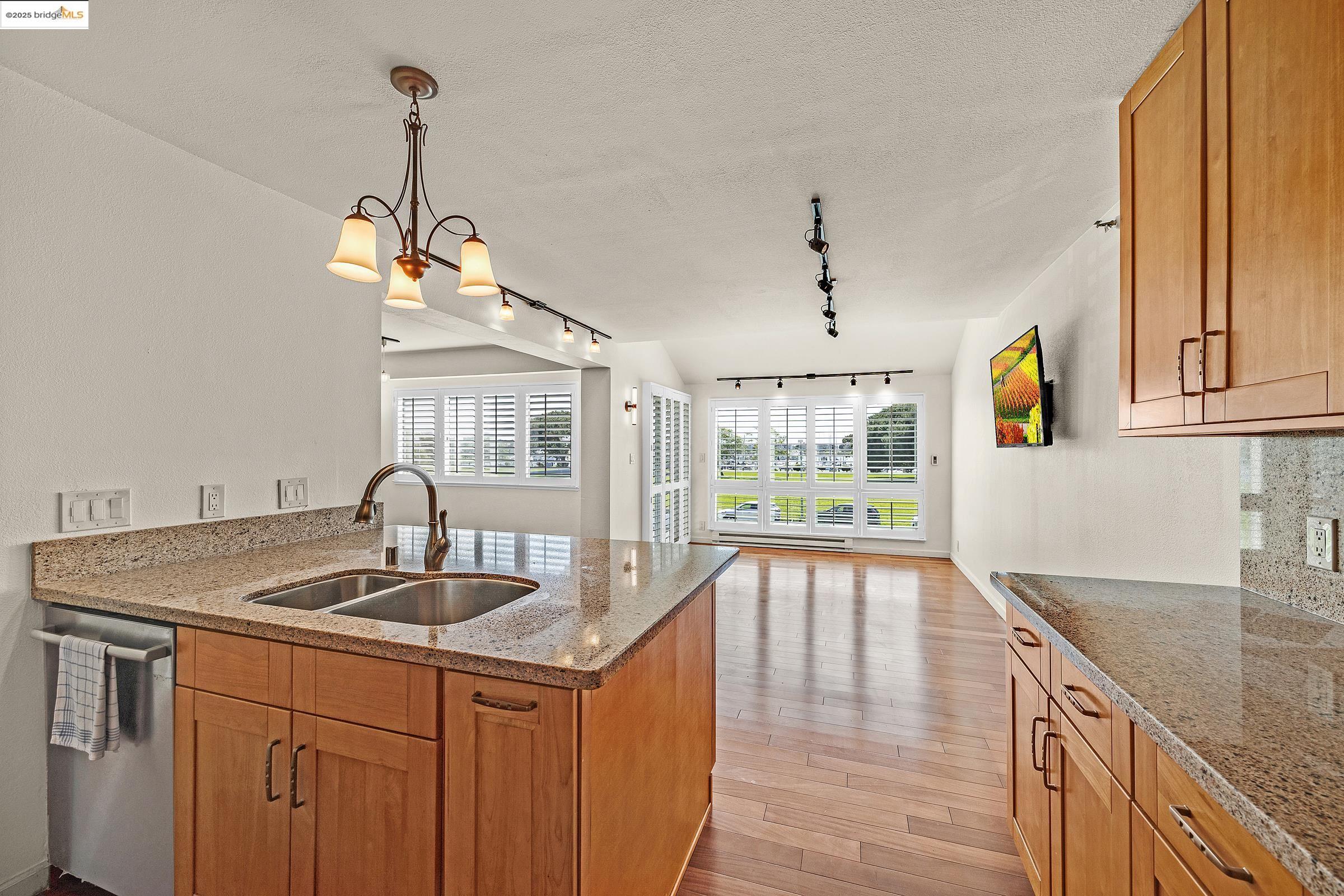 1205 Melville Sq 206