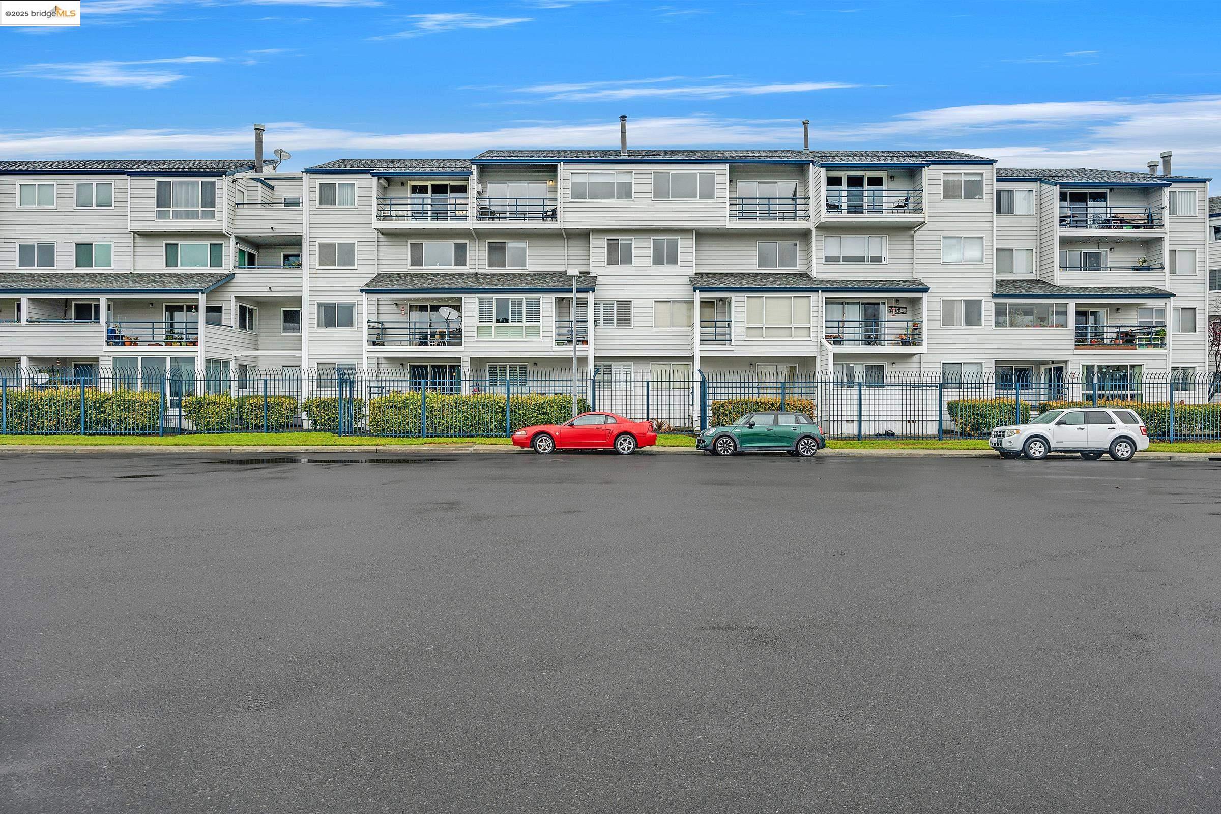 1205 Melville Sq 206