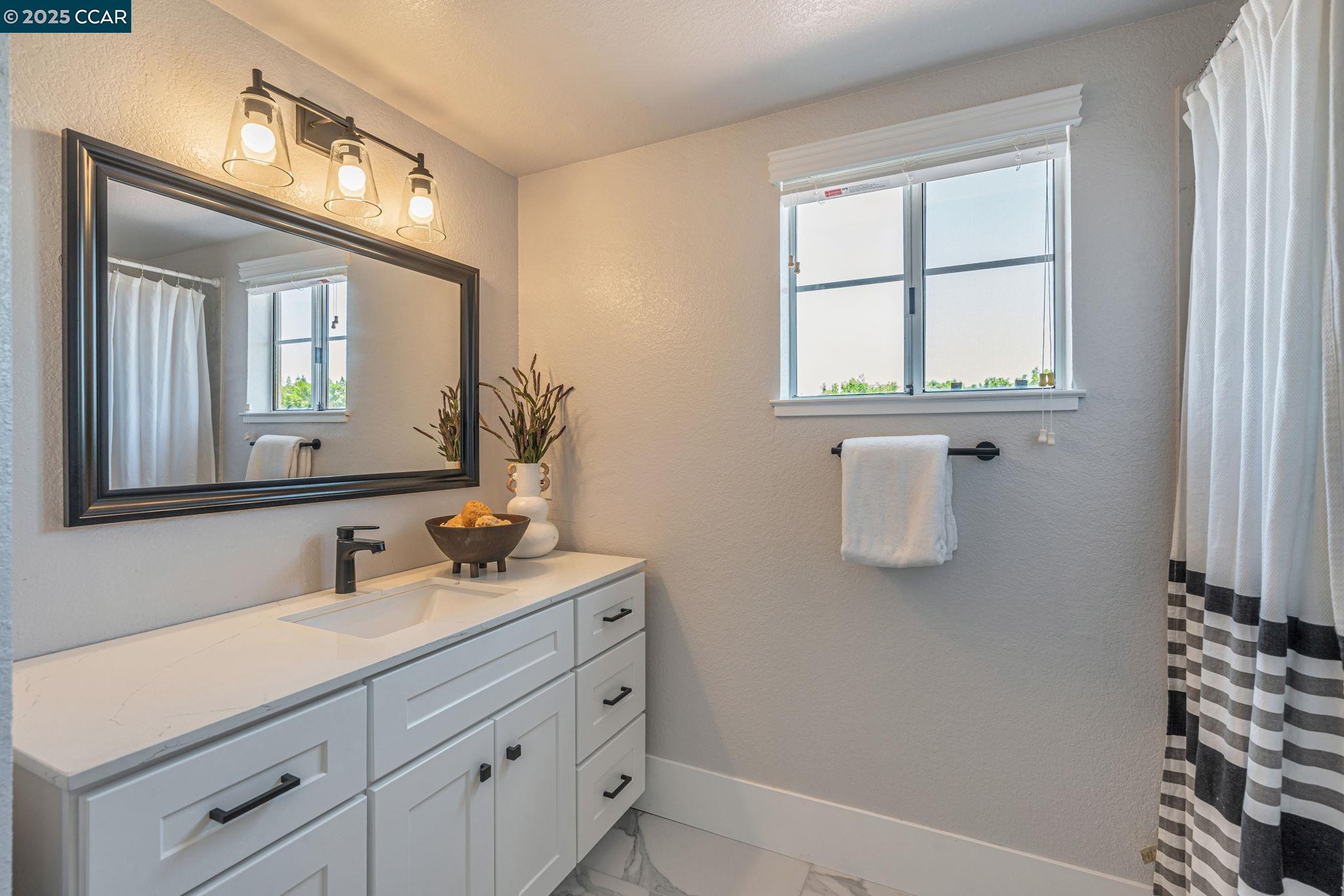 Detail Gallery Image 14 of 22 For 362 Columbia Cir, Benicia,  CA 94510 - 2 Beds | 2/1 Baths