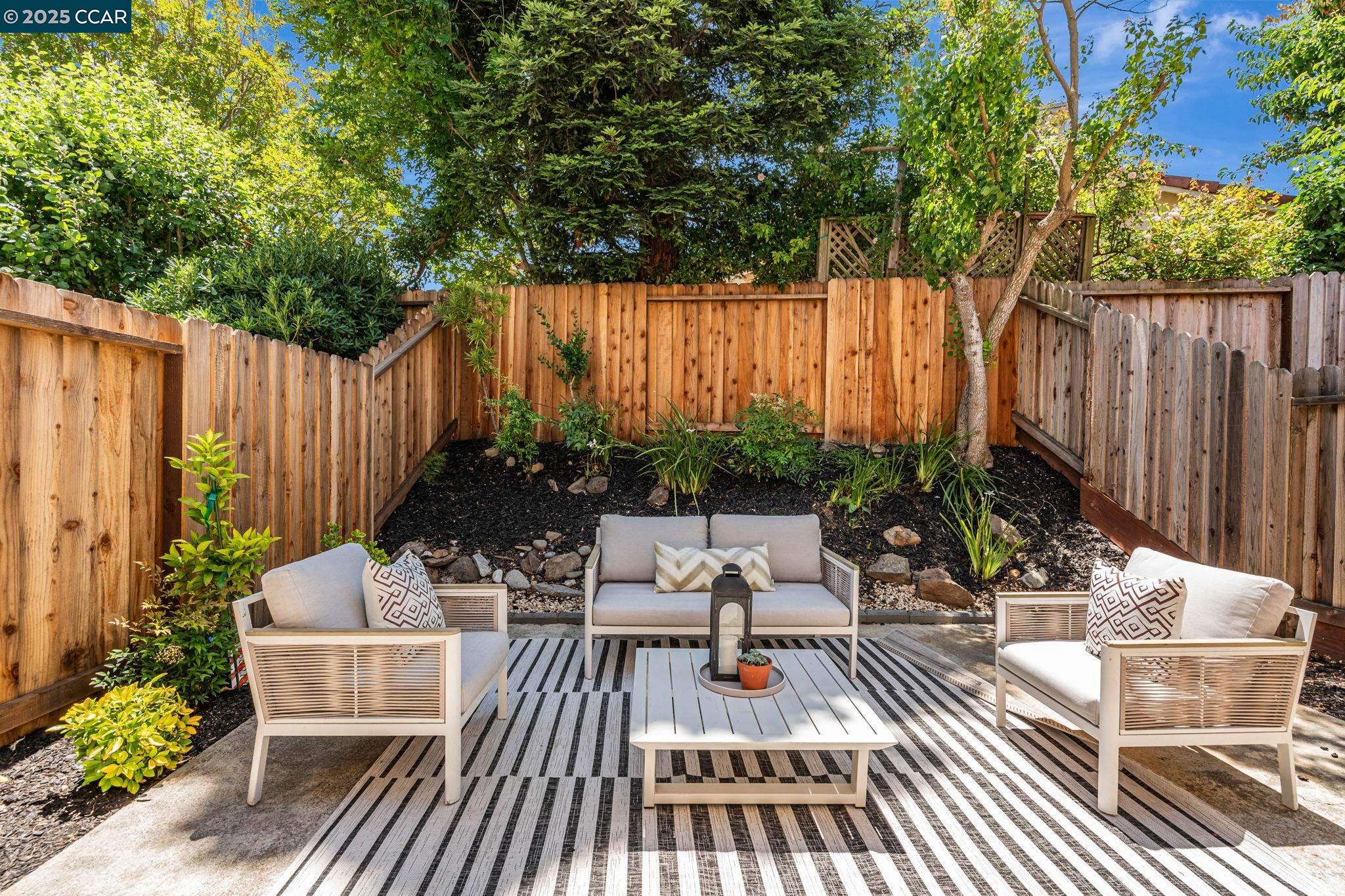 Detail Gallery Image 16 of 22 For 362 Columbia Cir, Benicia,  CA 94510 - 2 Beds | 2/1 Baths