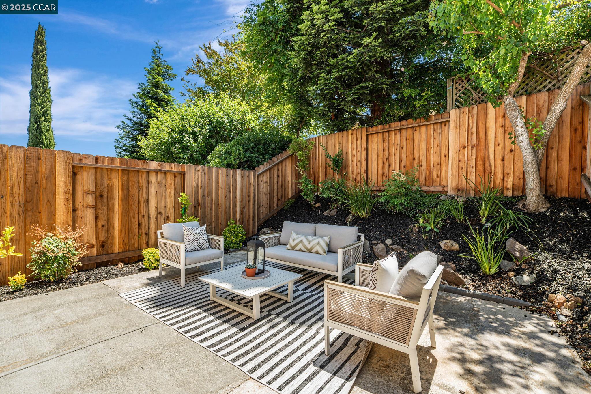 Detail Gallery Image 17 of 22 For 362 Columbia Cir, Benicia,  CA 94510 - 2 Beds | 2/1 Baths