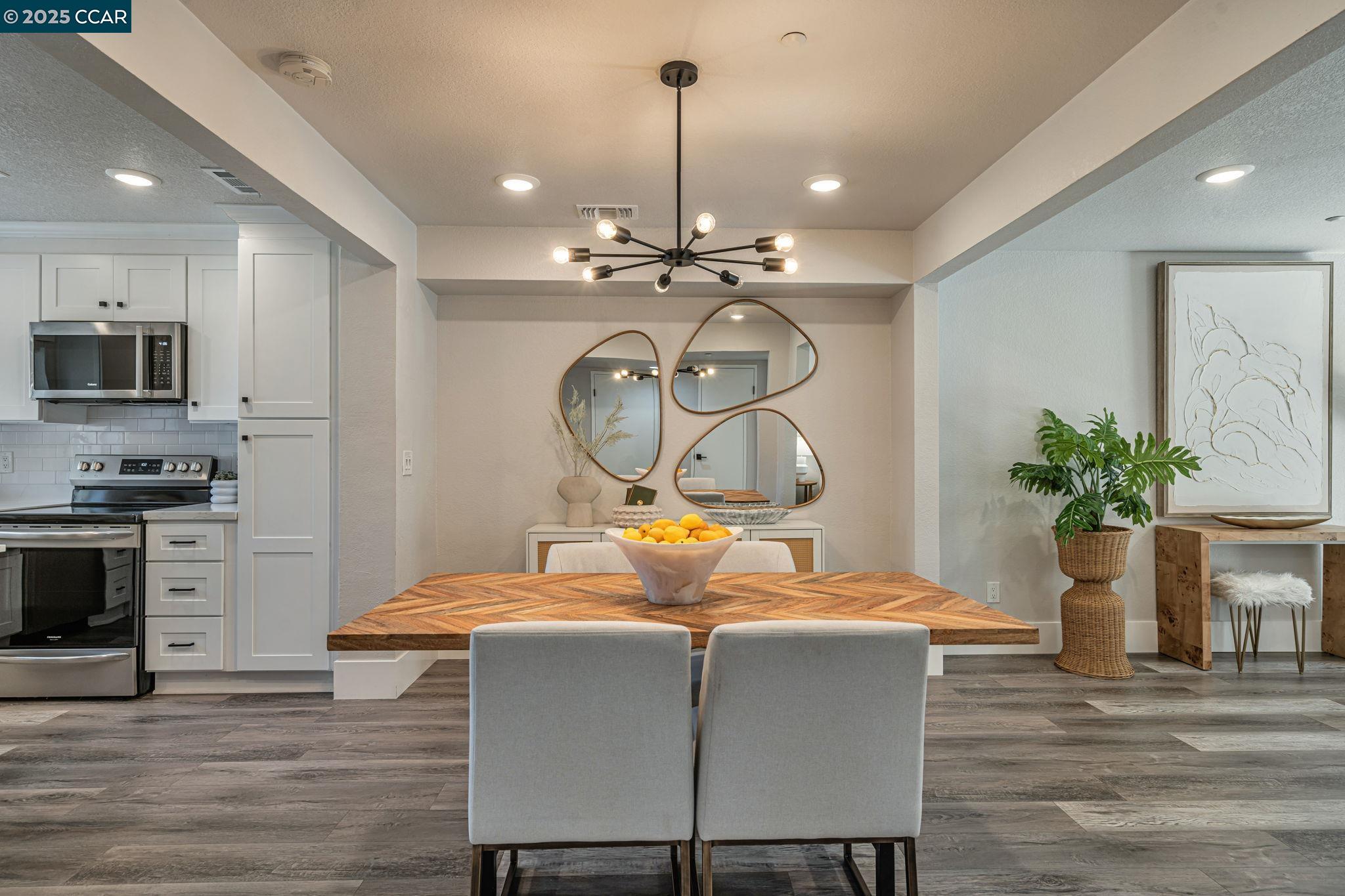 Detail Gallery Image 5 of 22 For 362 Columbia Cir, Benicia,  CA 94510 - 2 Beds | 2/1 Baths