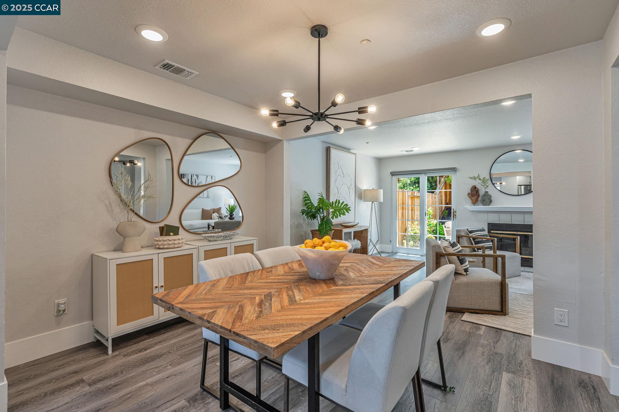 Detail Gallery Image 6 of 22 For 362 Columbia Cir, Benicia,  CA 94510 - 2 Beds | 2/1 Baths