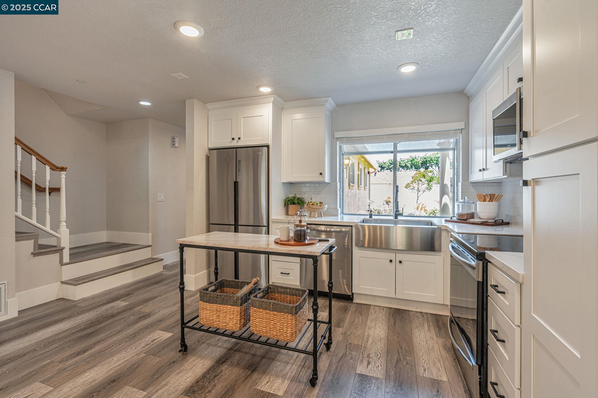 Detail Gallery Image 7 of 22 For 362 Columbia Cir, Benicia,  CA 94510 - 2 Beds | 2/1 Baths