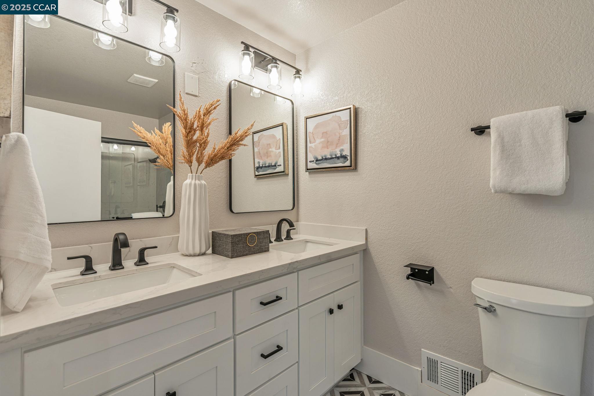 Detail Gallery Image 10 of 22 For 362 Columbia Cir, Benicia,  CA 94510 - 2 Beds | 2/1 Baths