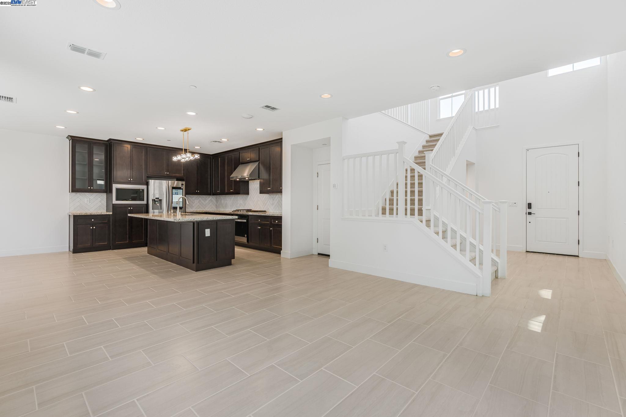 Detail Gallery Image 12 of 45 For 164 E Calder Dr, Mountain House,  CA 95391 - 3 Beds | 2/1 Baths