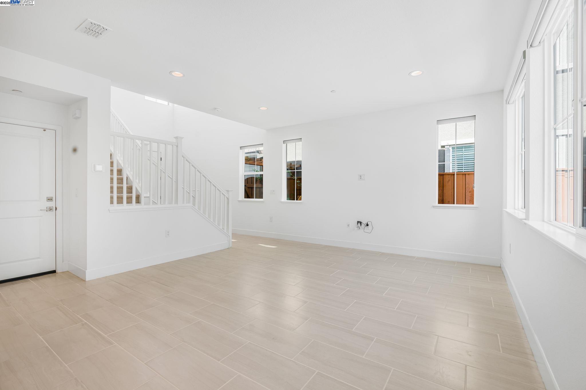 Detail Gallery Image 13 of 45 For 164 E Calder Dr, Mountain House,  CA 95391 - 3 Beds | 2/1 Baths