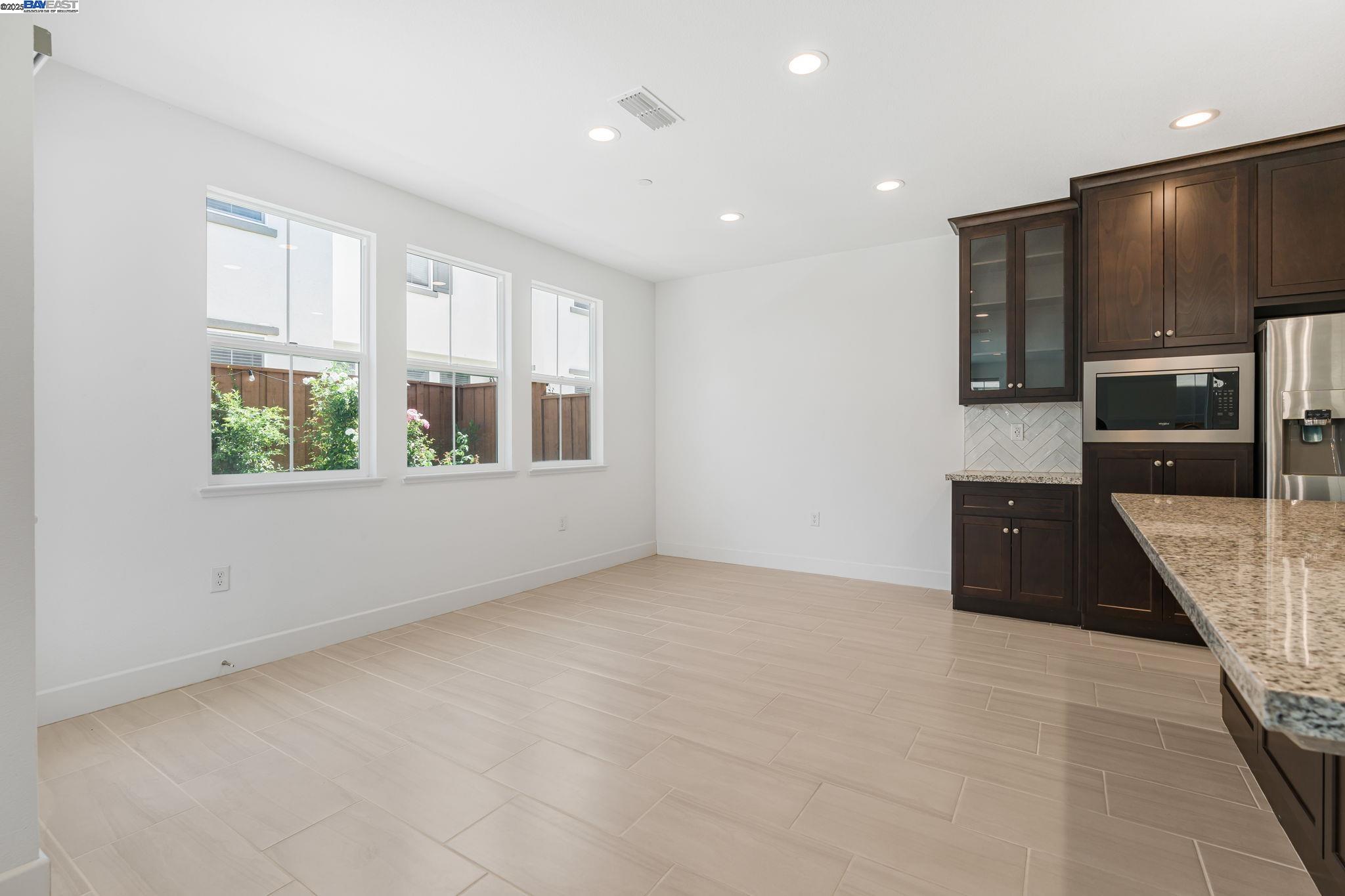Detail Gallery Image 16 of 45 For 164 E Calder Dr, Mountain House,  CA 95391 - 3 Beds | 2/1 Baths