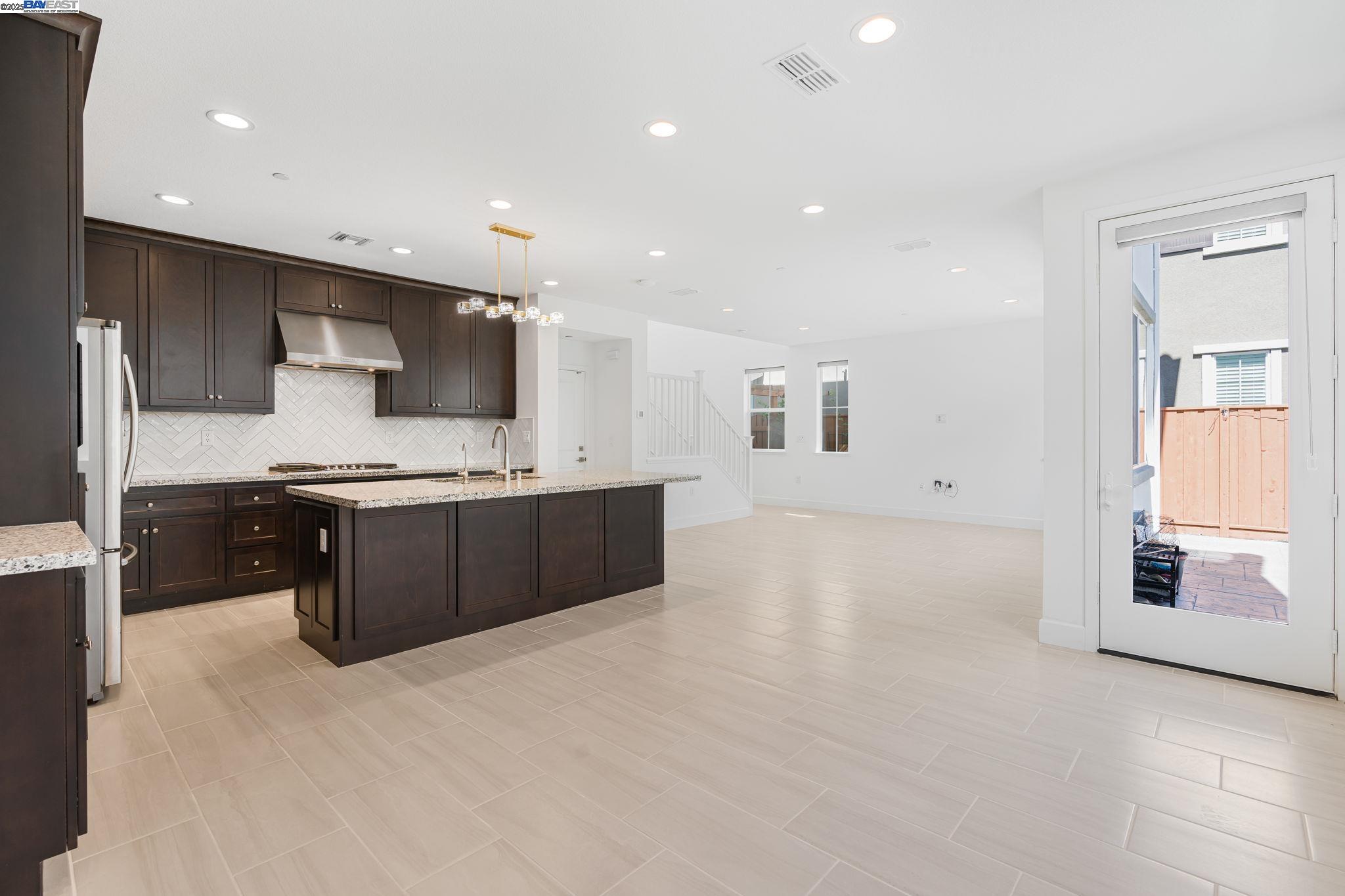 Detail Gallery Image 19 of 45 For 164 E Calder Dr, Mountain House,  CA 95391 - 3 Beds | 2/1 Baths