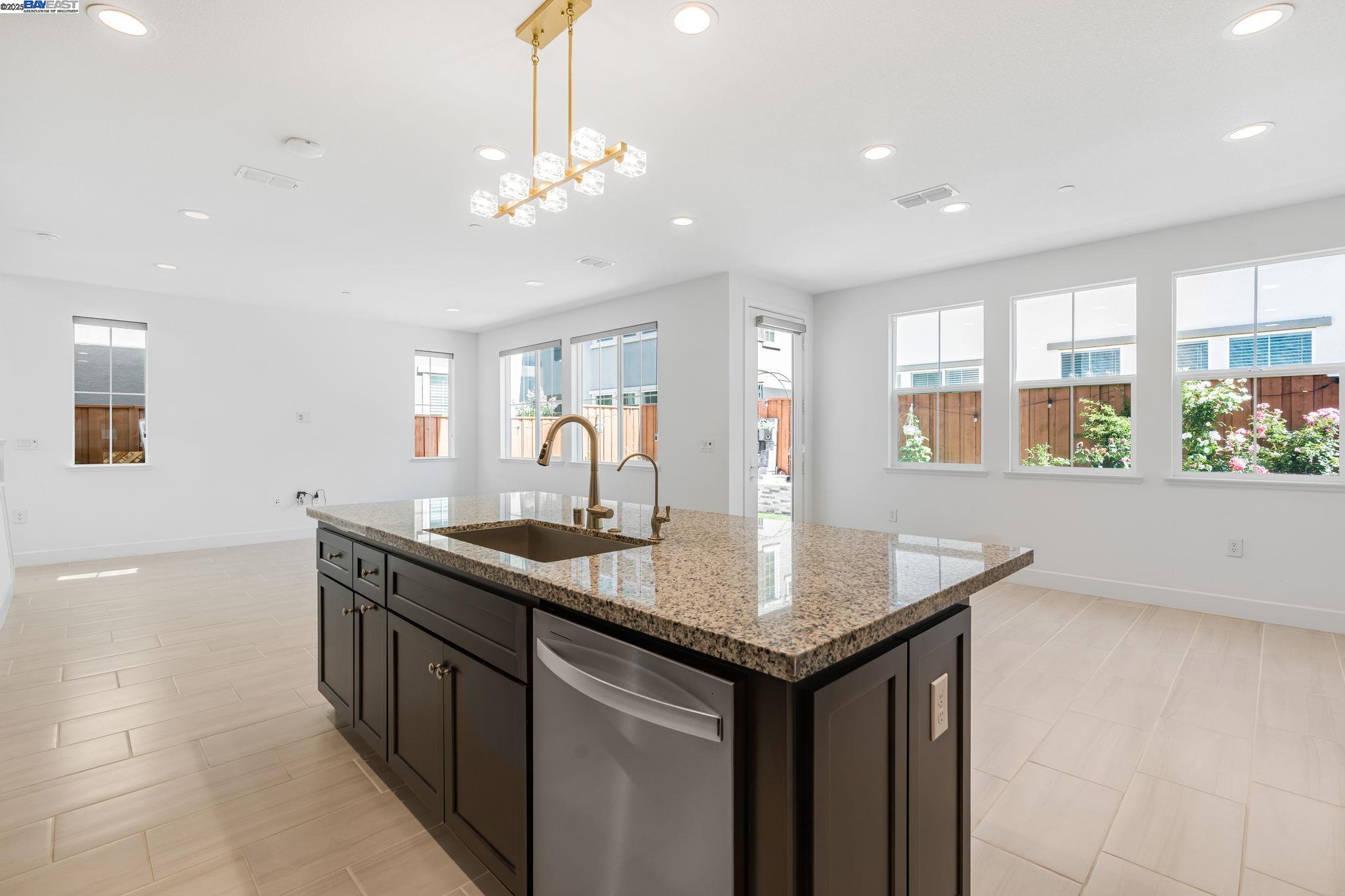 Detail Gallery Image 25 of 45 For 164 E Calder Dr, Mountain House,  CA 95391 - 3 Beds | 2/1 Baths