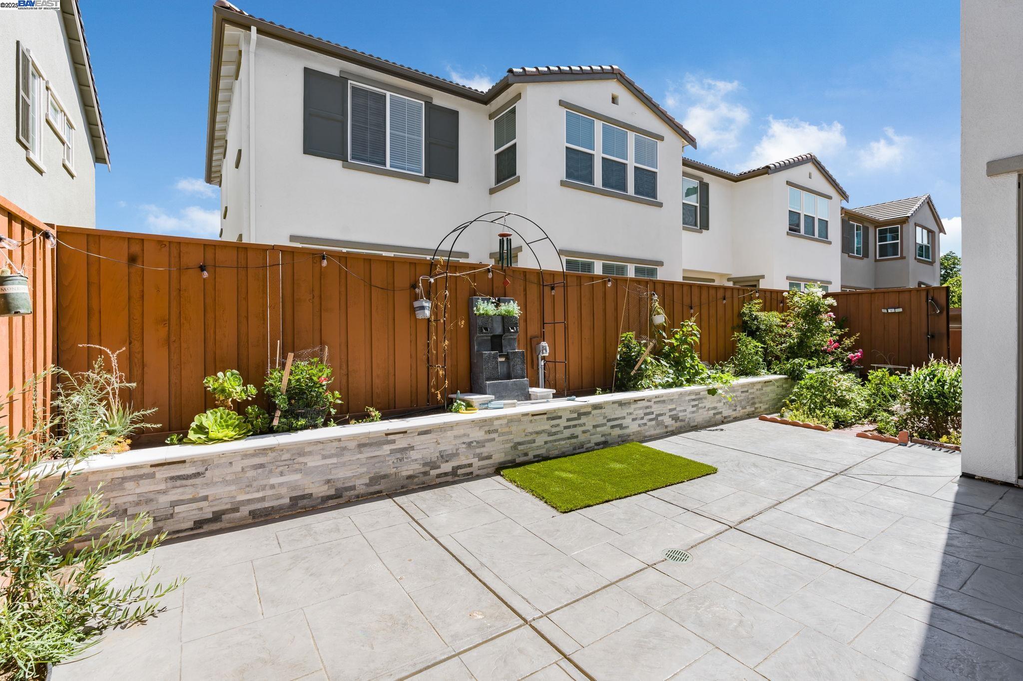 Detail Gallery Image 4 of 45 For 164 E Calder Dr, Mountain House,  CA 95391 - 3 Beds | 2/1 Baths