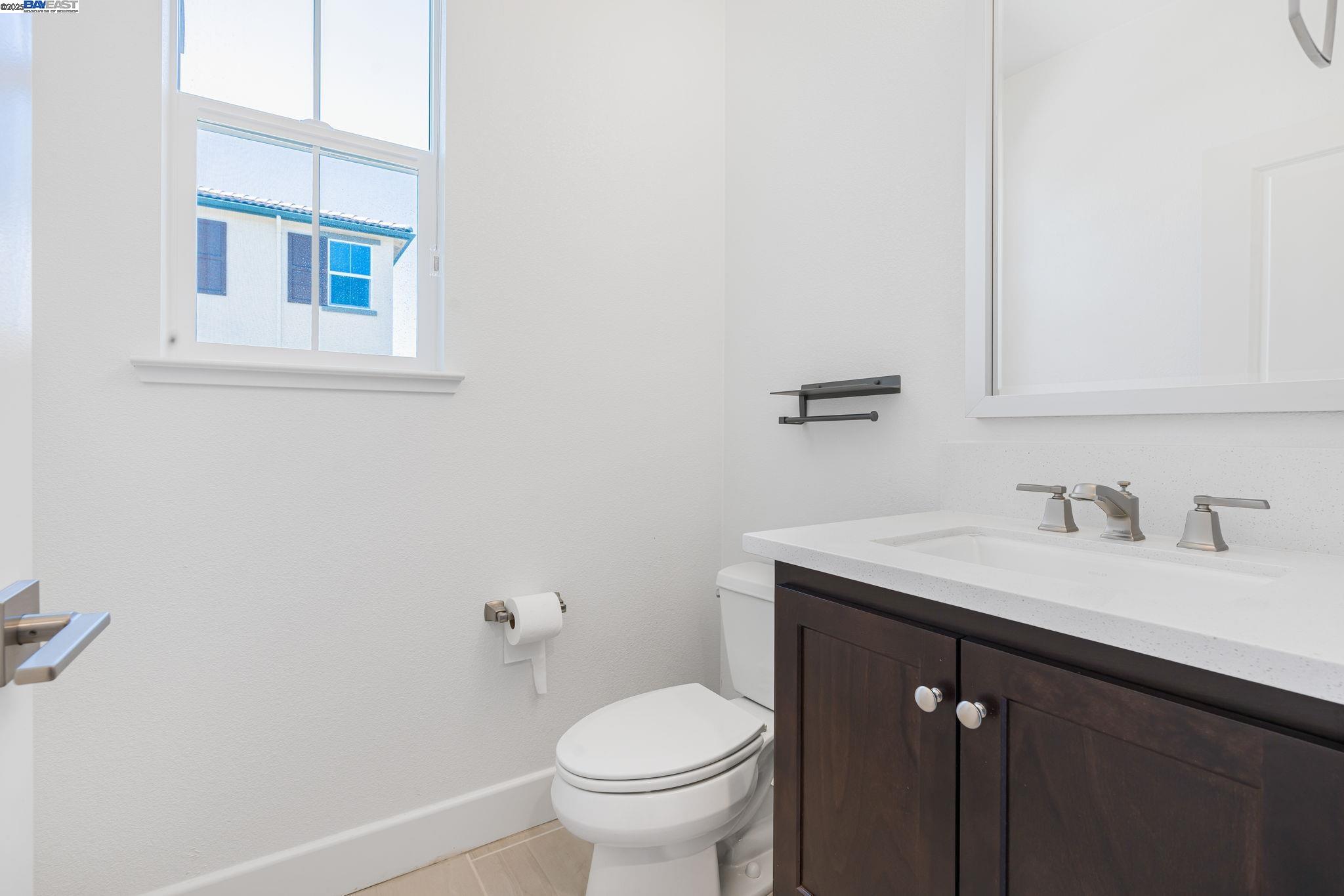 Detail Gallery Image 9 of 45 For 164 E Calder Dr, Mountain House,  CA 95391 - 3 Beds | 2/1 Baths