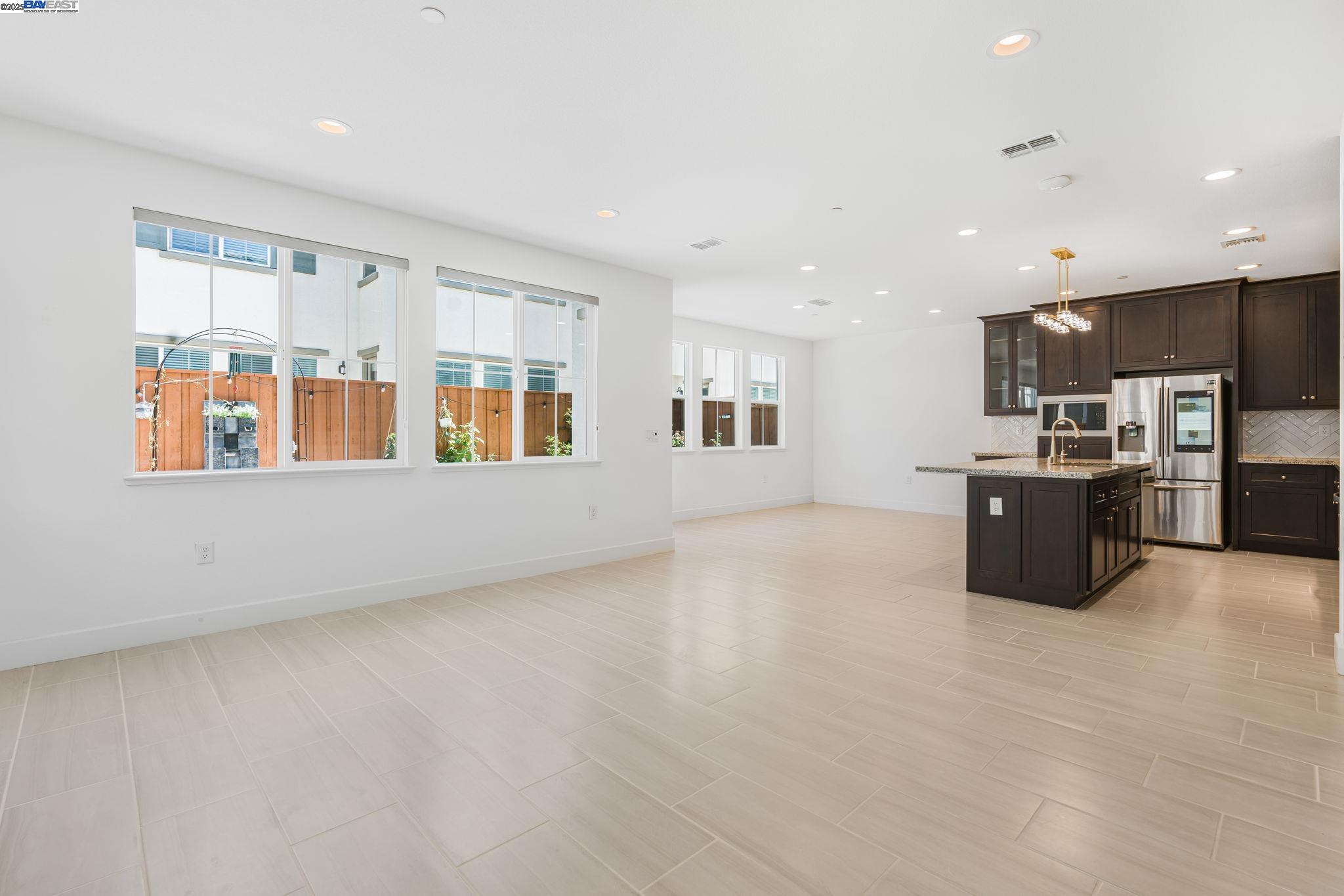 Detail Gallery Image 10 of 45 For 164 E Calder Dr, Mountain House,  CA 95391 - 3 Beds | 2/1 Baths