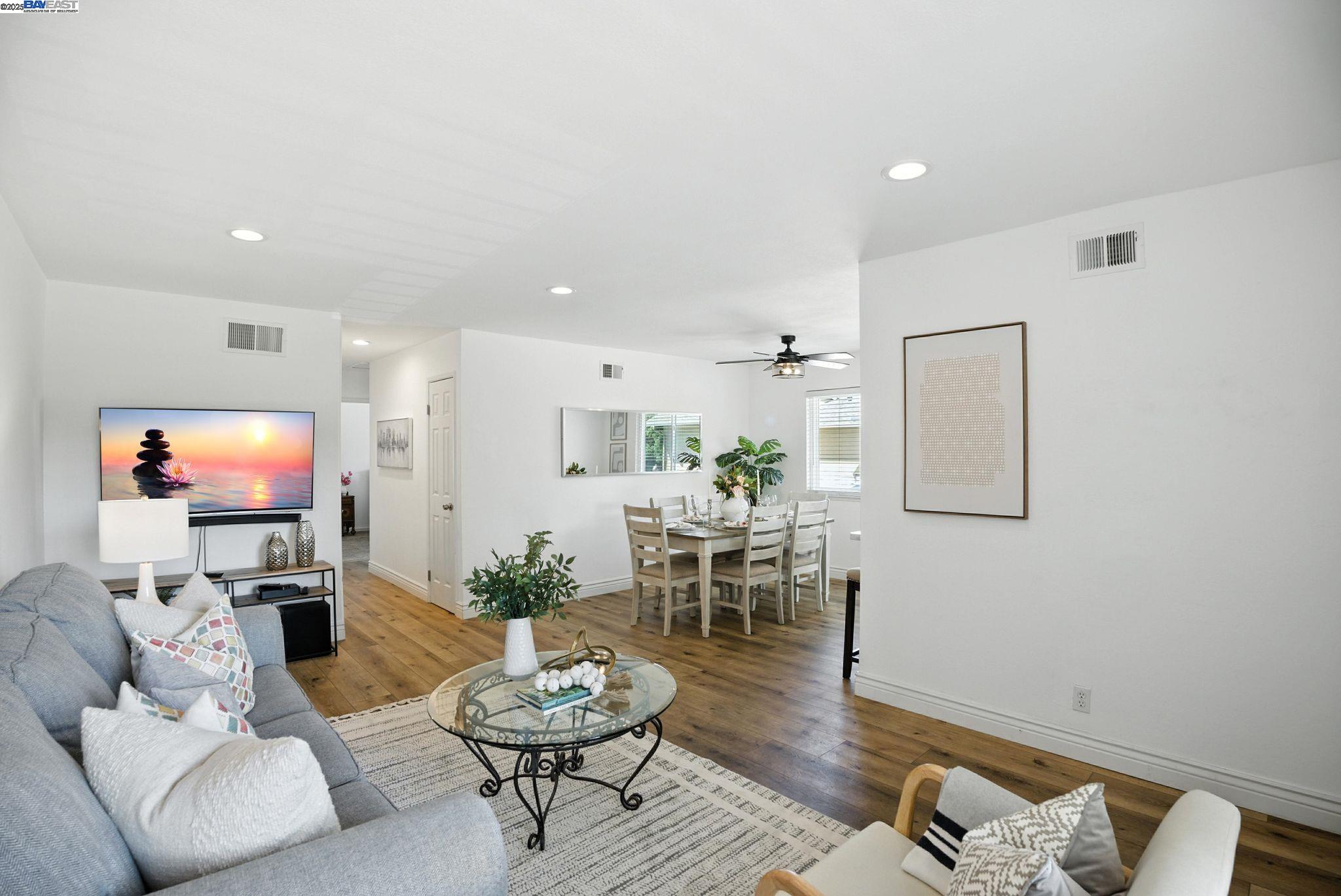 Detail Gallery Image 2 of 38 For 2102 Galveston Ave #B,  San Jose,  CA 95122 - 2 Beds | 1 Baths