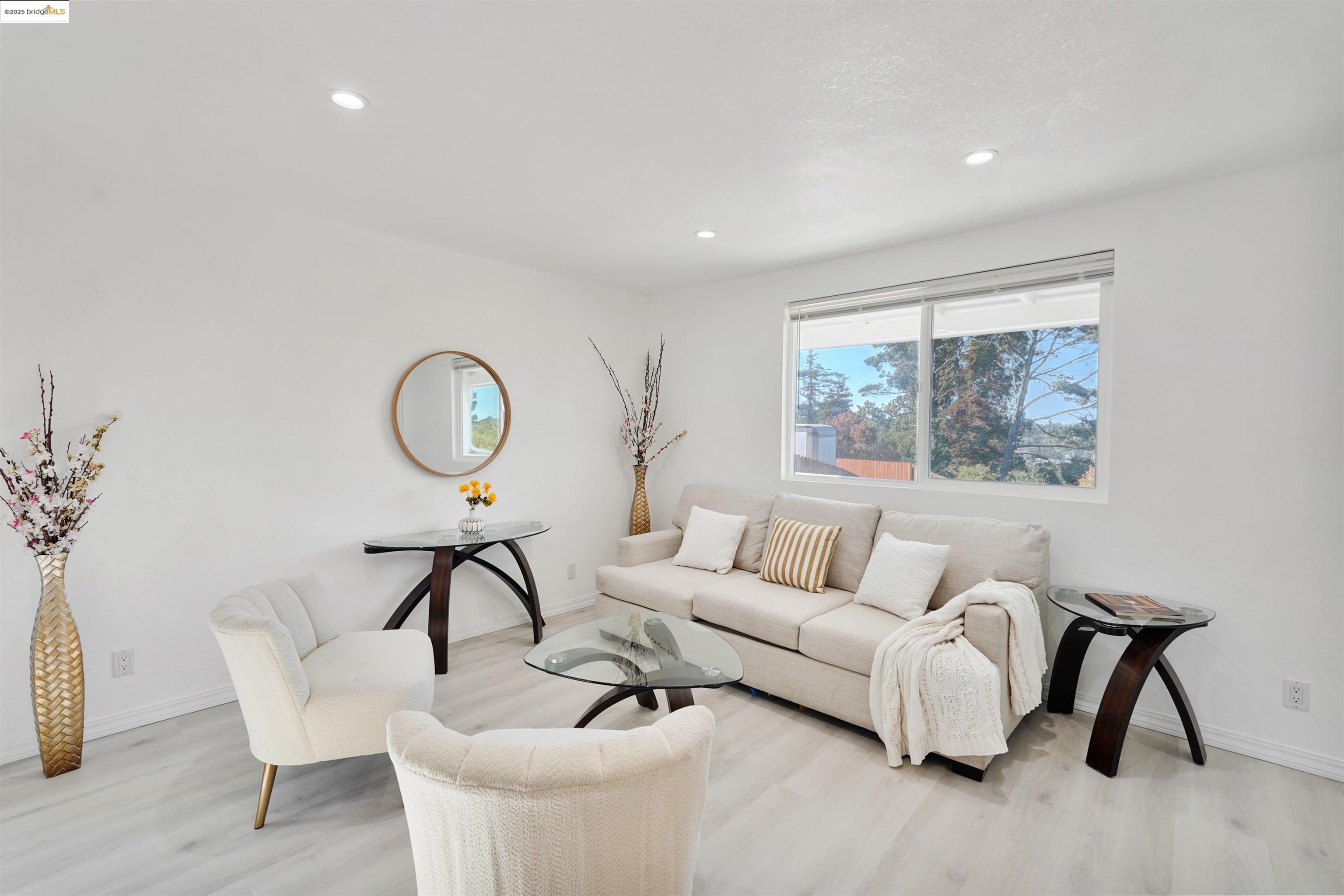 Detail Gallery Image 11 of 56 For 3977 La Cima Road, El Sobrante,  CA 94803 - 2 Beds | 1 Baths