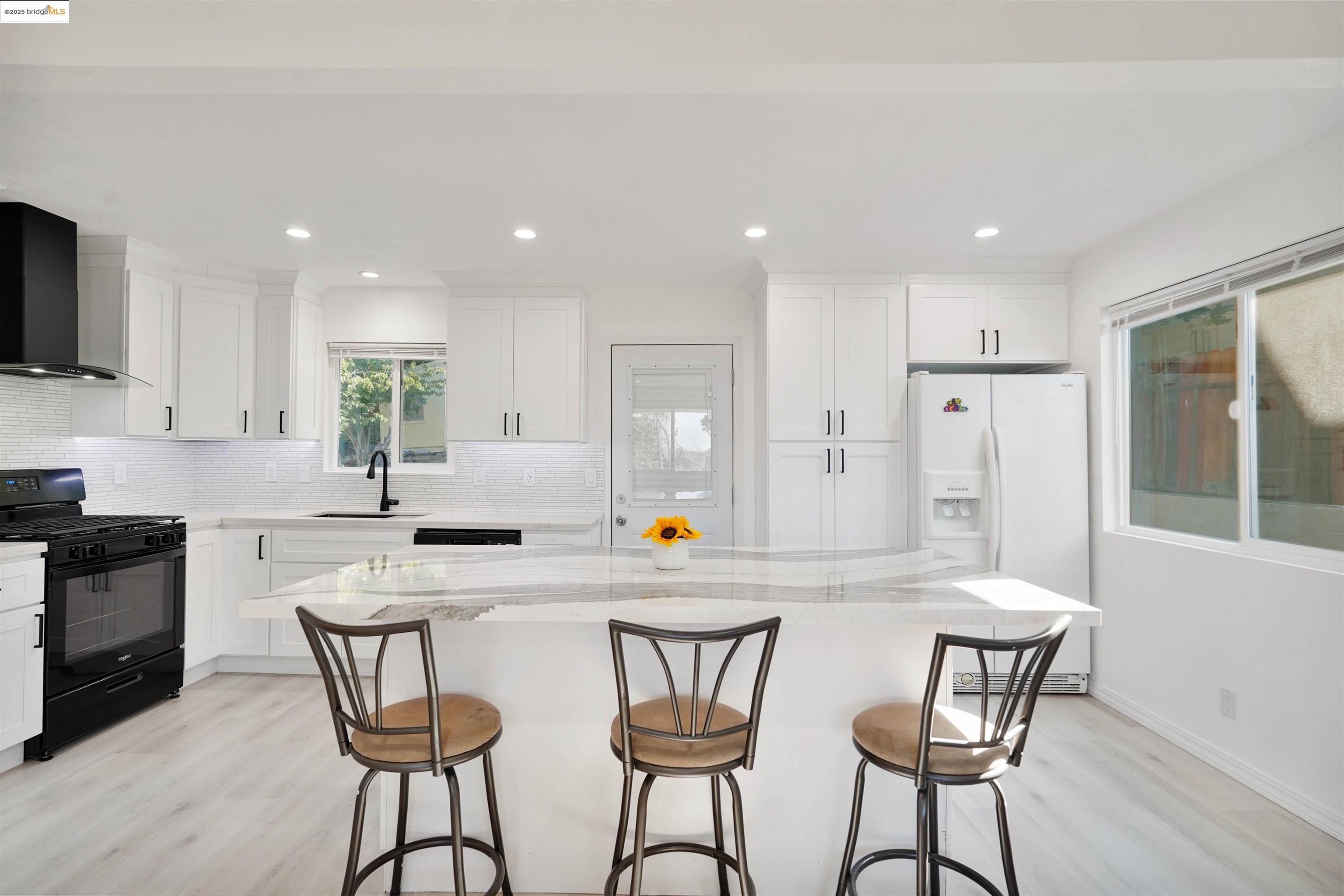 Detail Gallery Image 12 of 56 For 3977 La Cima Road, El Sobrante,  CA 94803 - 2 Beds | 1 Baths