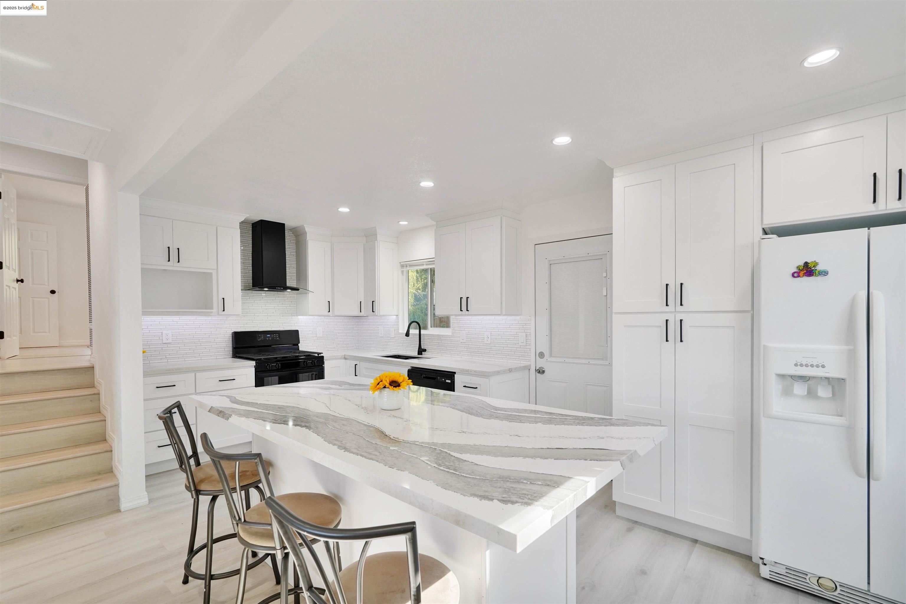 Detail Gallery Image 13 of 56 For 3977 La Cima Road, El Sobrante,  CA 94803 - 2 Beds | 1 Baths