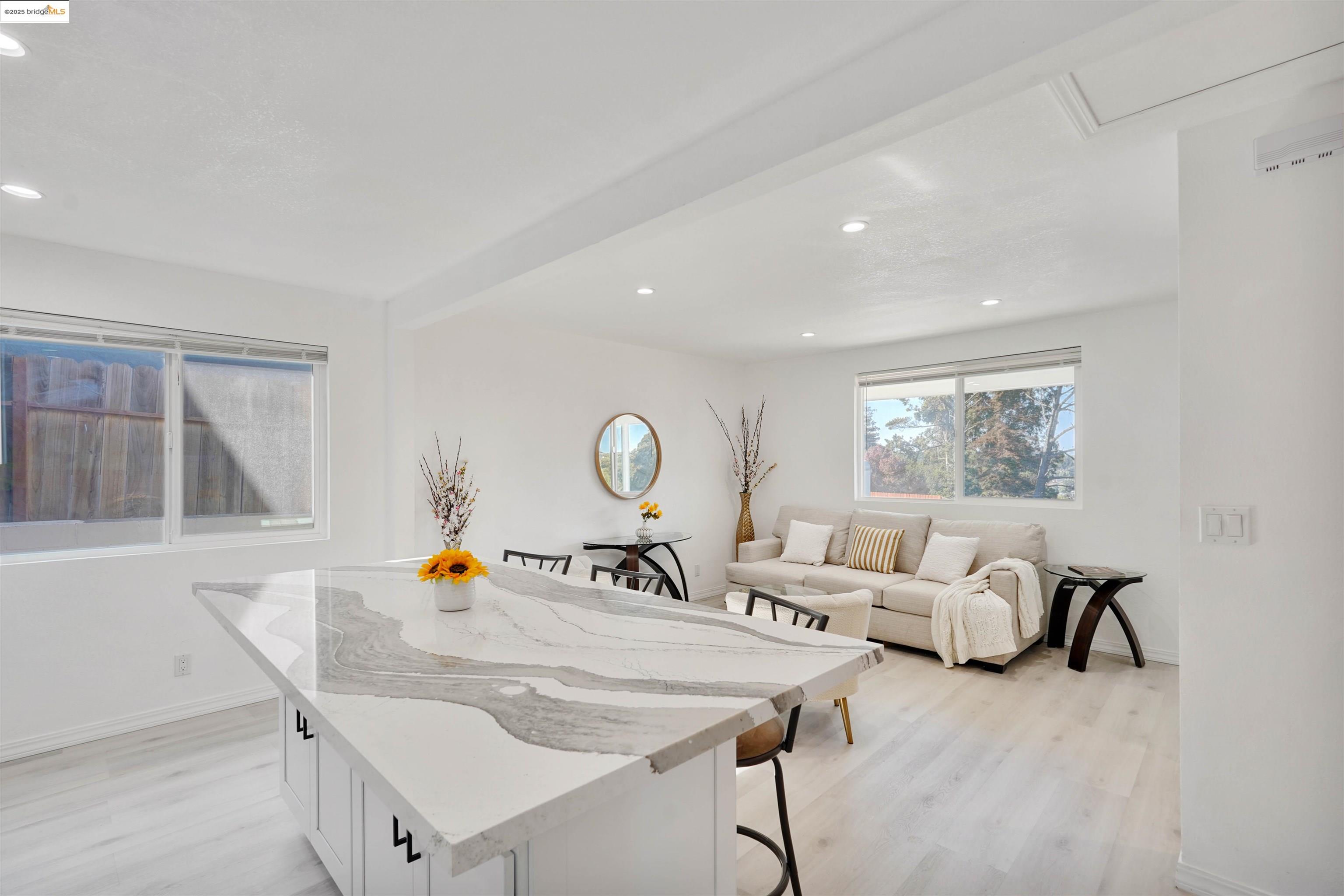 Detail Gallery Image 14 of 56 For 3977 La Cima Road, El Sobrante,  CA 94803 - 2 Beds | 1 Baths