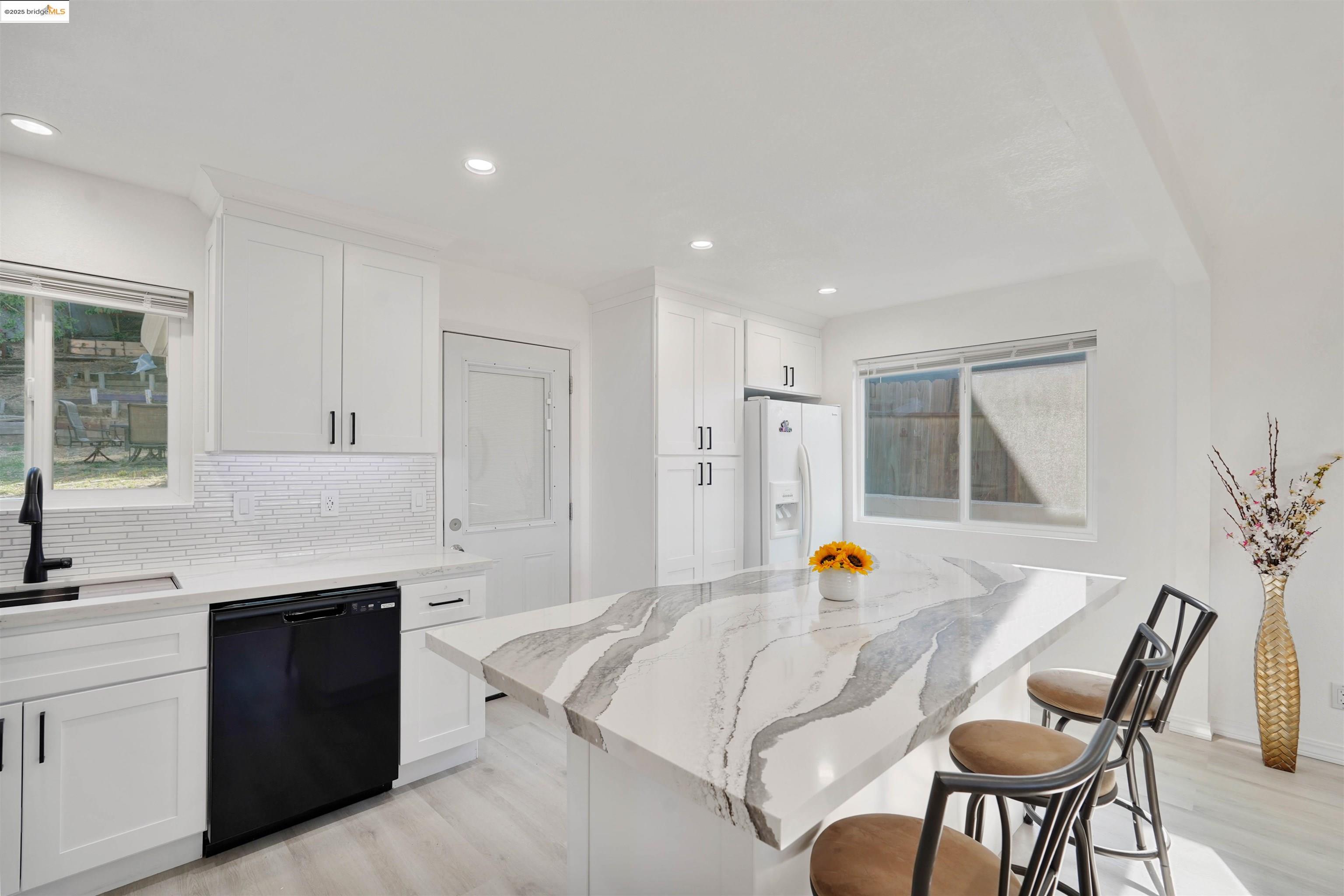 Detail Gallery Image 16 of 56 For 3977 La Cima Road, El Sobrante,  CA 94803 - 2 Beds | 1 Baths