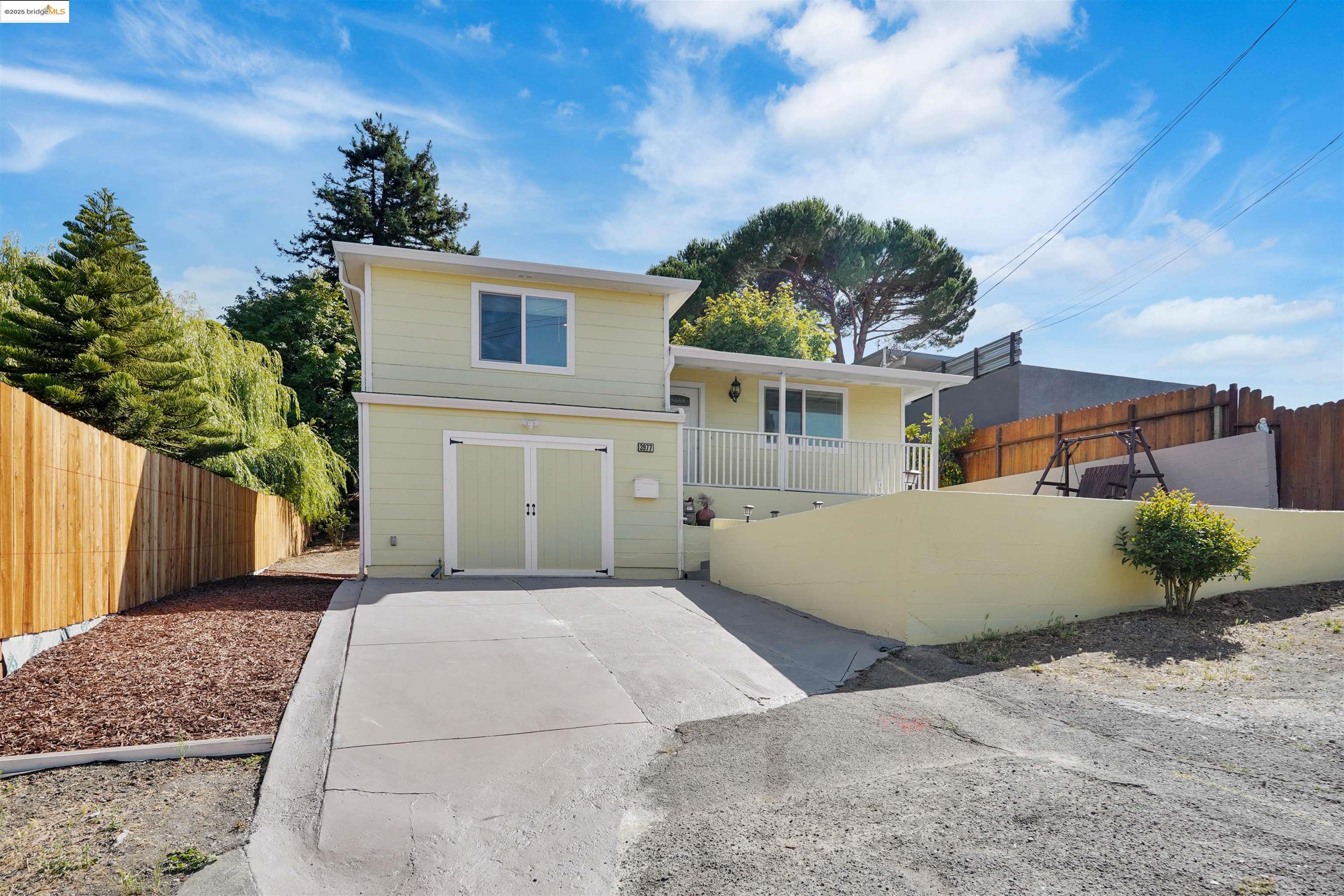 Detail Gallery Image 3 of 56 For 3977 La Cima Road, El Sobrante,  CA 94803 - 2 Beds | 1 Baths