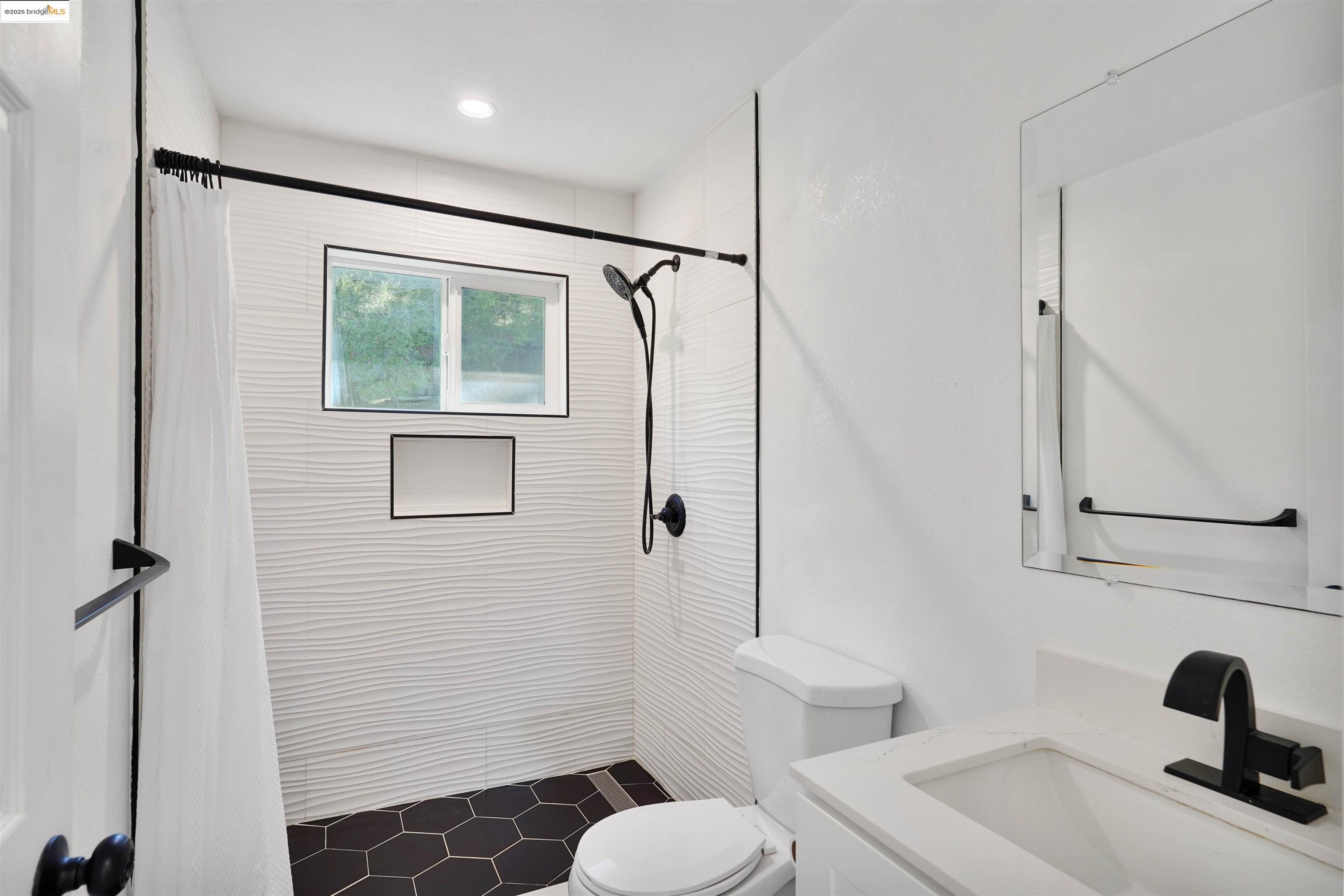Detail Gallery Image 35 of 56 For 3977 La Cima Road, El Sobrante,  CA 94803 - 2 Beds | 1 Baths