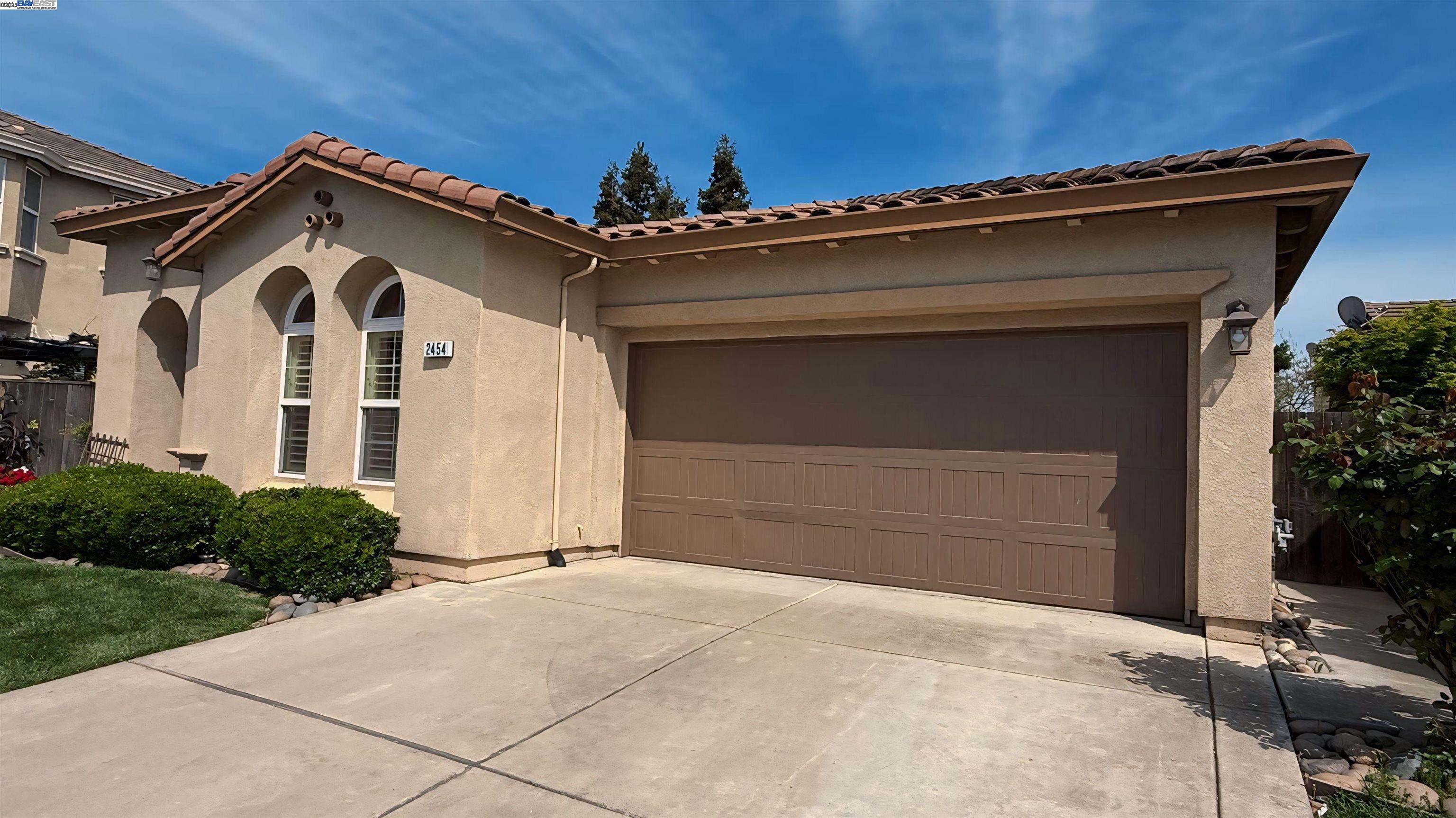 Detail Gallery Image 2 of 25 For 2454 Legacy Way, Lodi,  CA 95242 - 3 Beds | 2 Baths