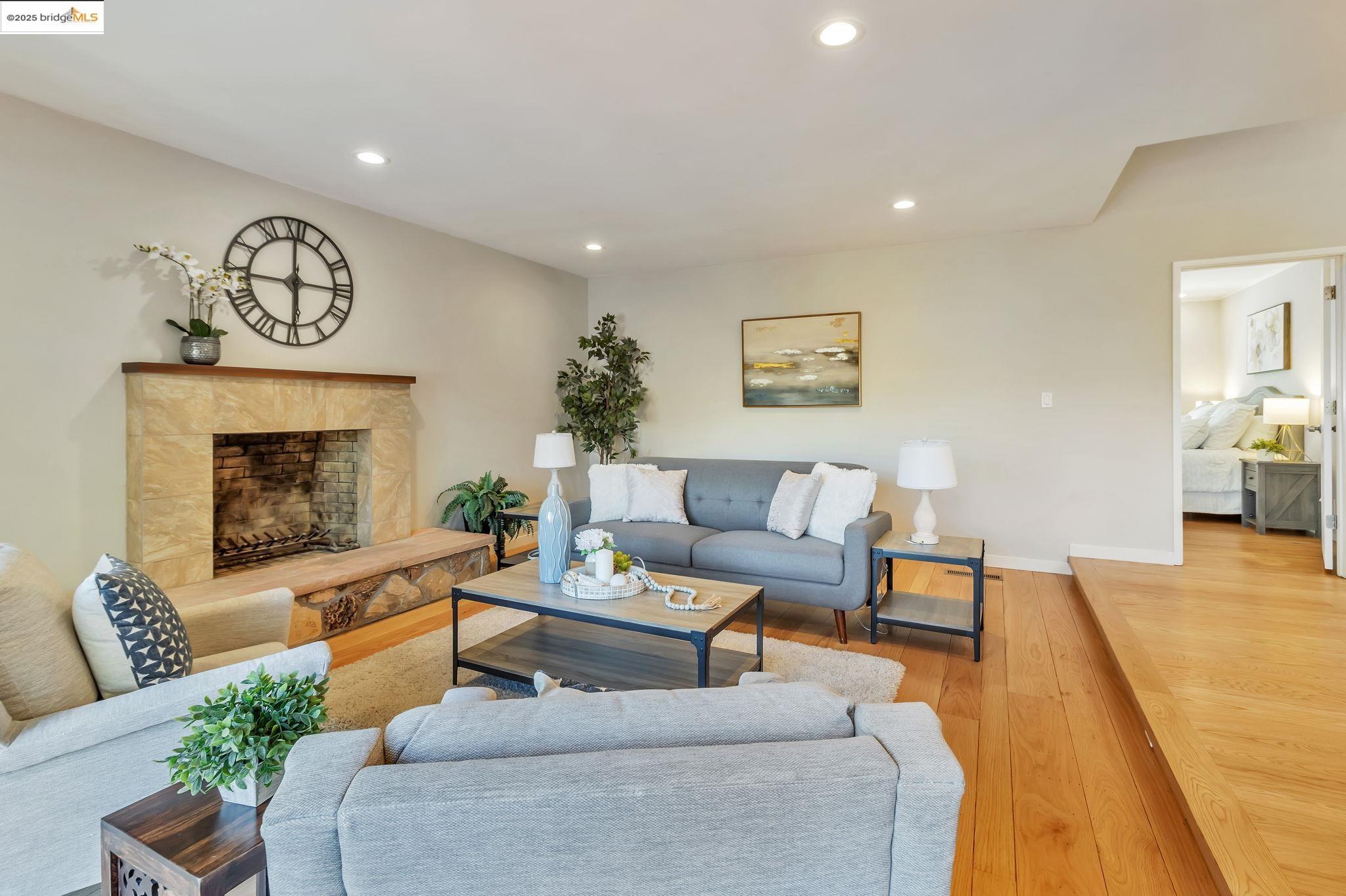 Detail Gallery Image 2 of 42 For 62 Warfield Dr, Moraga,  CA 94556-1122 - 4 Beds | 2 Baths