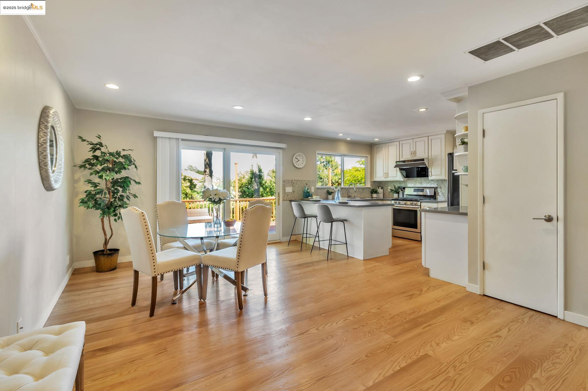 Detail Gallery Image 11 of 42 For 62 Warfield Dr, Moraga,  CA 94556-1122 - 4 Beds | 2 Baths