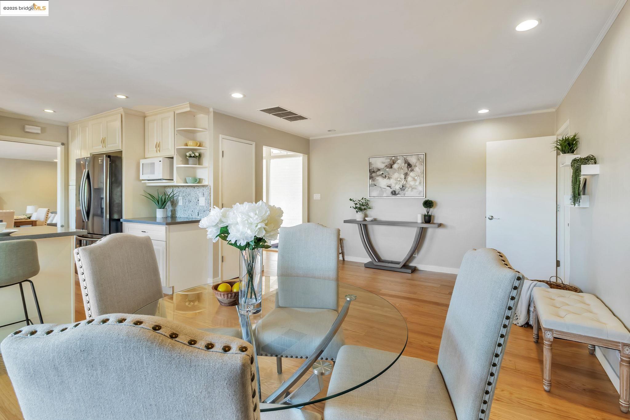 Detail Gallery Image 13 of 42 For 62 Warfield Dr, Moraga,  CA 94556-1122 - 4 Beds | 2 Baths