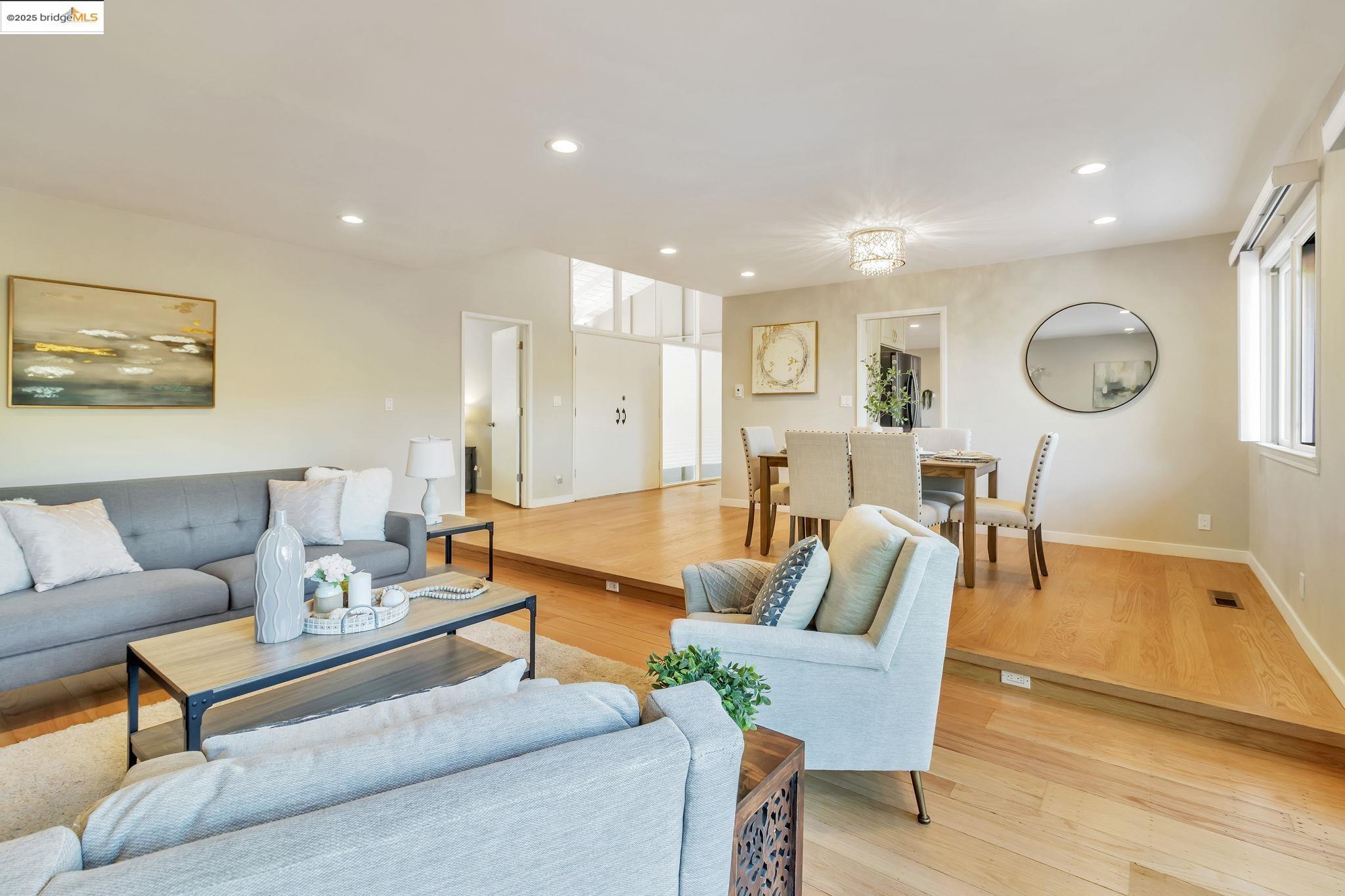 Detail Gallery Image 3 of 42 For 62 Warfield Dr, Moraga,  CA 94556-1122 - 4 Beds | 2 Baths
