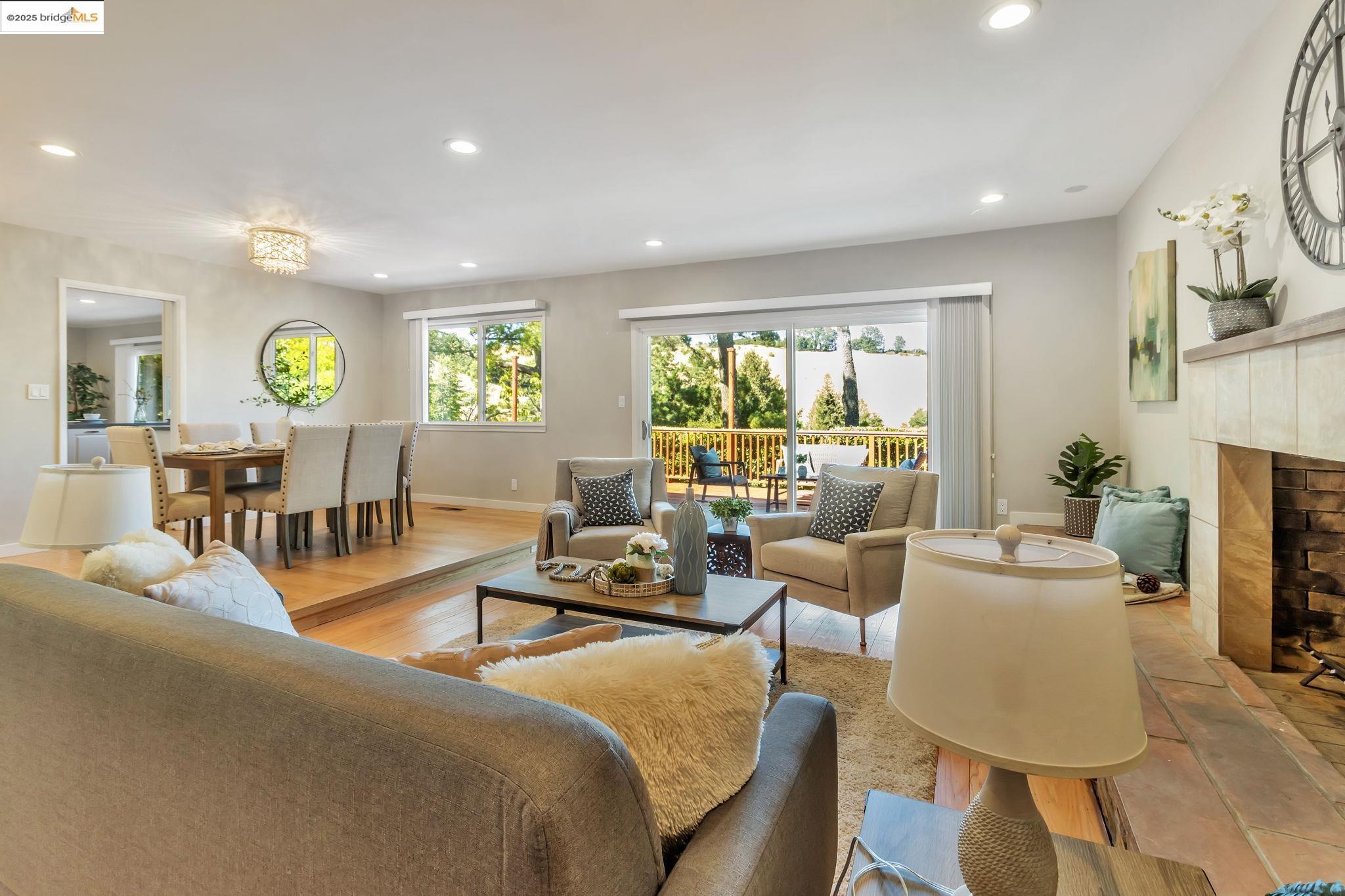 Detail Gallery Image 4 of 42 For 62 Warfield Dr, Moraga,  CA 94556-1122 - 4 Beds | 2 Baths