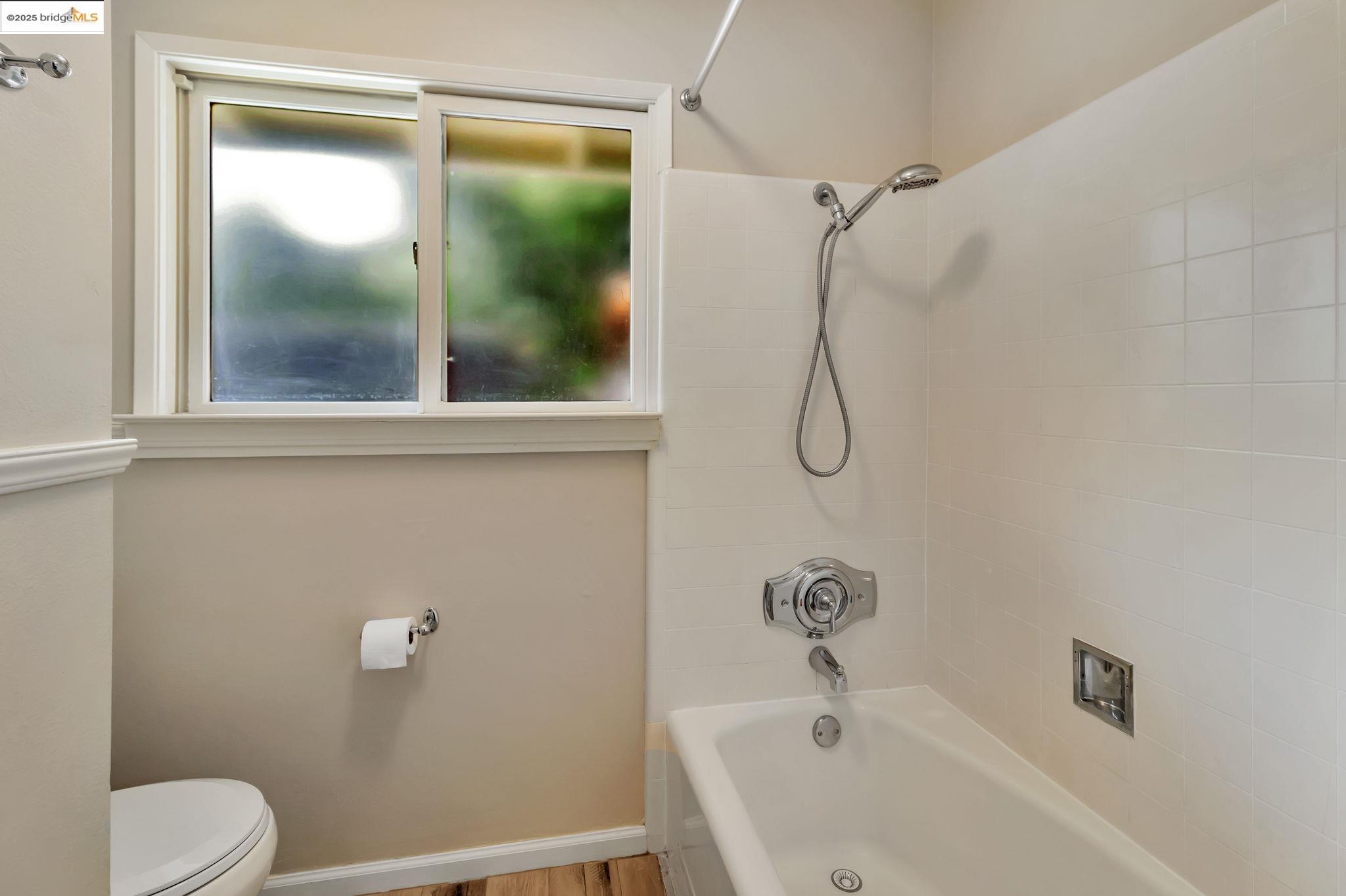 Detail Gallery Image 31 of 42 For 62 Warfield Dr, Moraga,  CA 94556-1122 - 4 Beds | 2 Baths