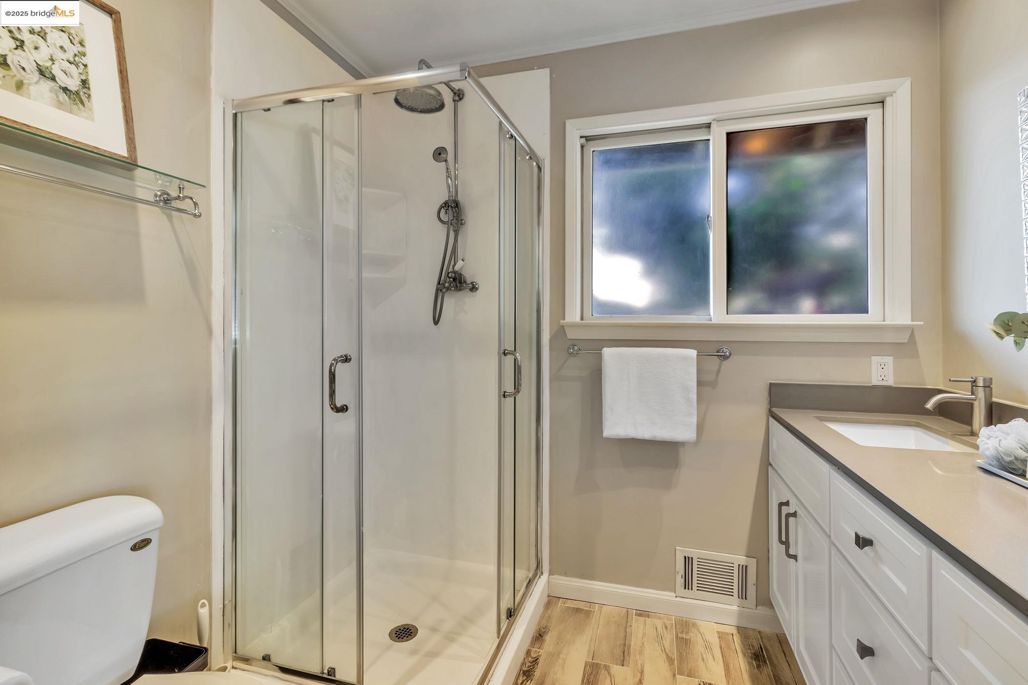 Detail Gallery Image 32 of 42 For 62 Warfield Dr, Moraga,  CA 94556-1122 - 4 Beds | 2 Baths