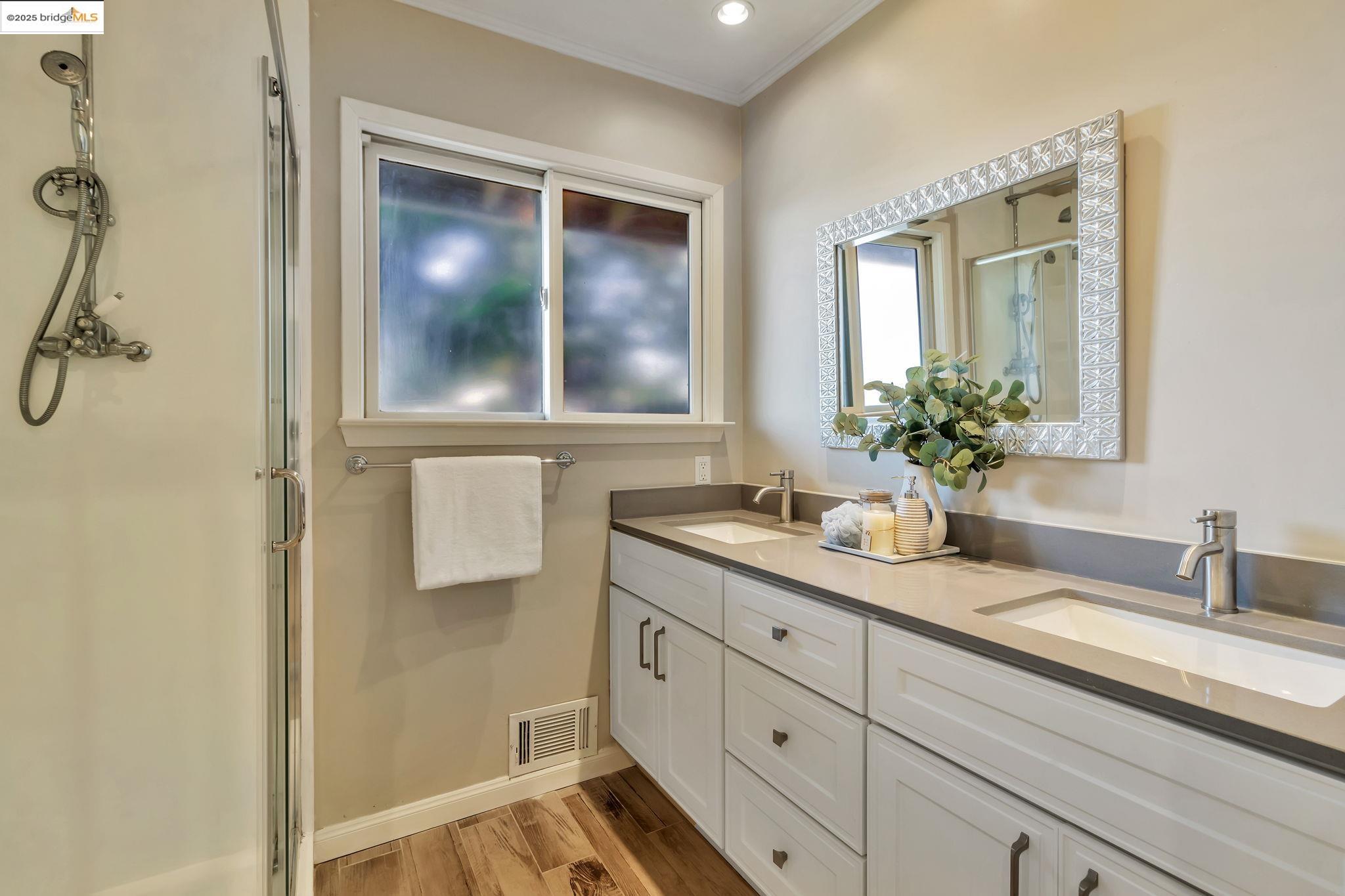 Detail Gallery Image 33 of 42 For 62 Warfield Dr, Moraga,  CA 94556-1122 - 4 Beds | 2 Baths