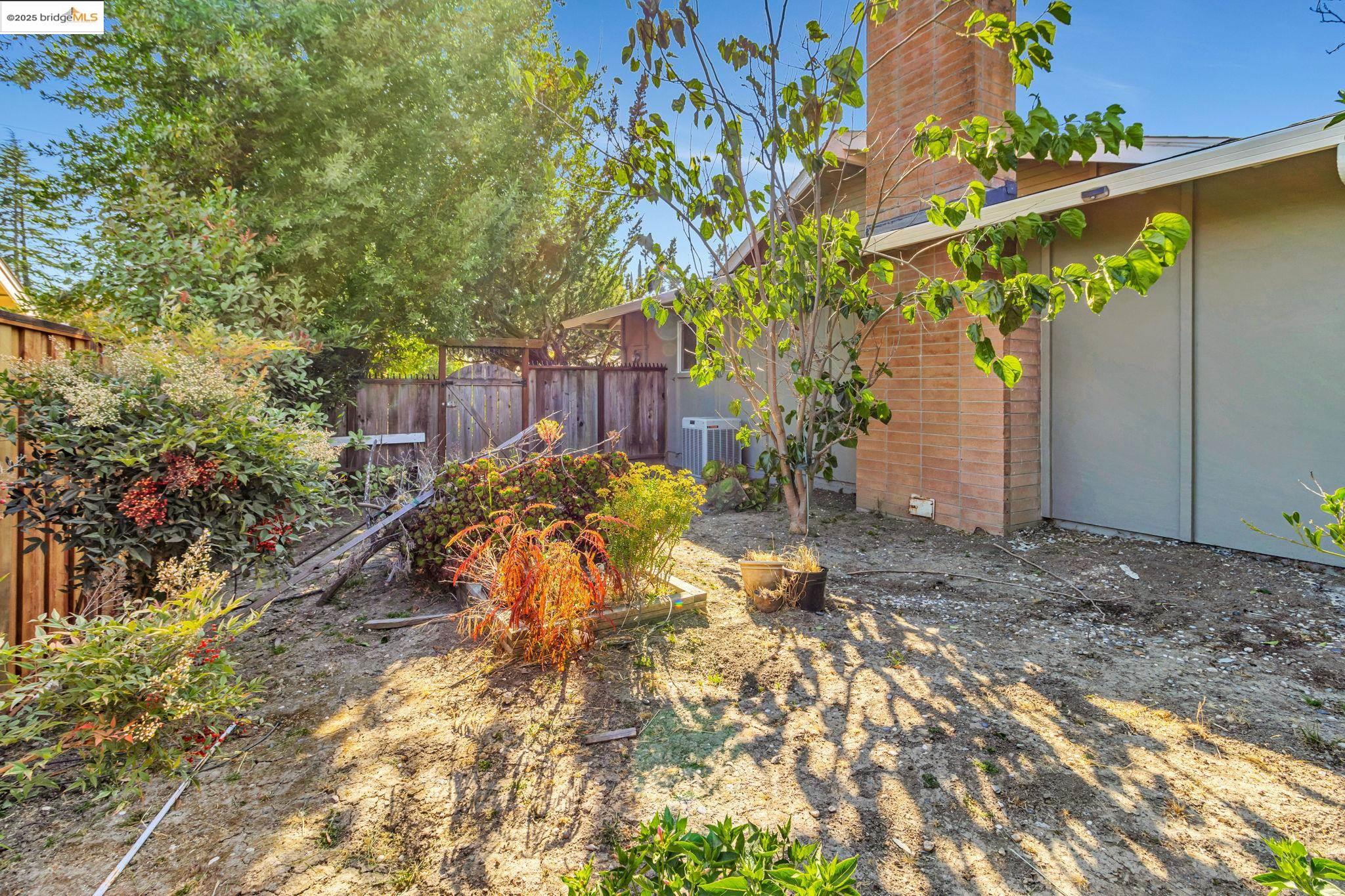 Detail Gallery Image 40 of 42 For 62 Warfield Dr, Moraga,  CA 94556-1122 - 4 Beds | 2 Baths