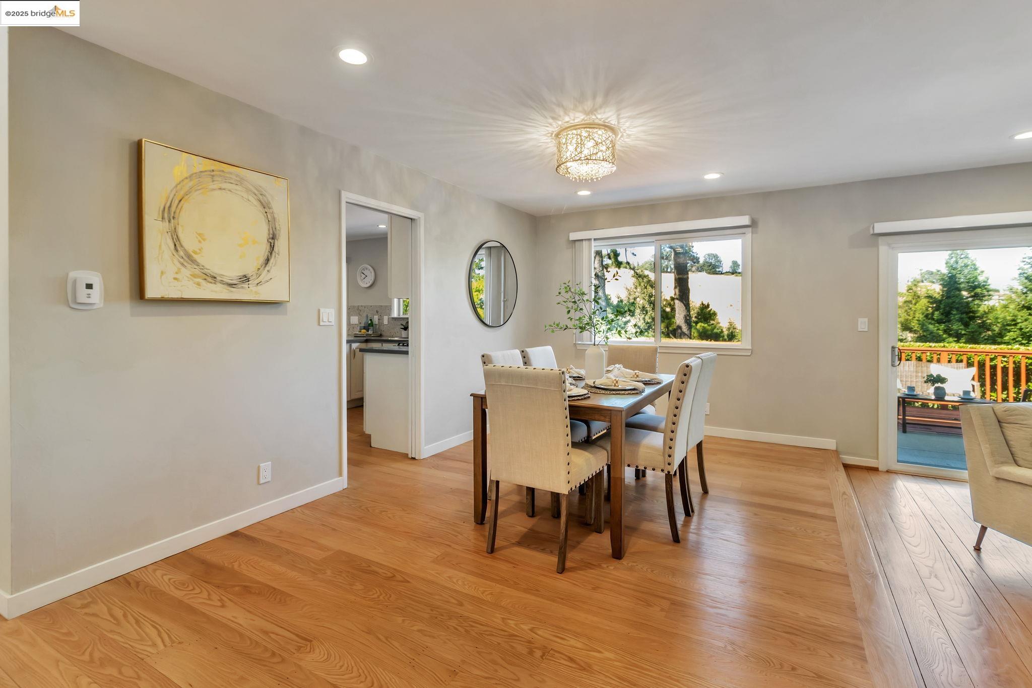 Detail Gallery Image 6 of 42 For 62 Warfield Dr, Moraga,  CA 94556-1122 - 4 Beds | 2 Baths