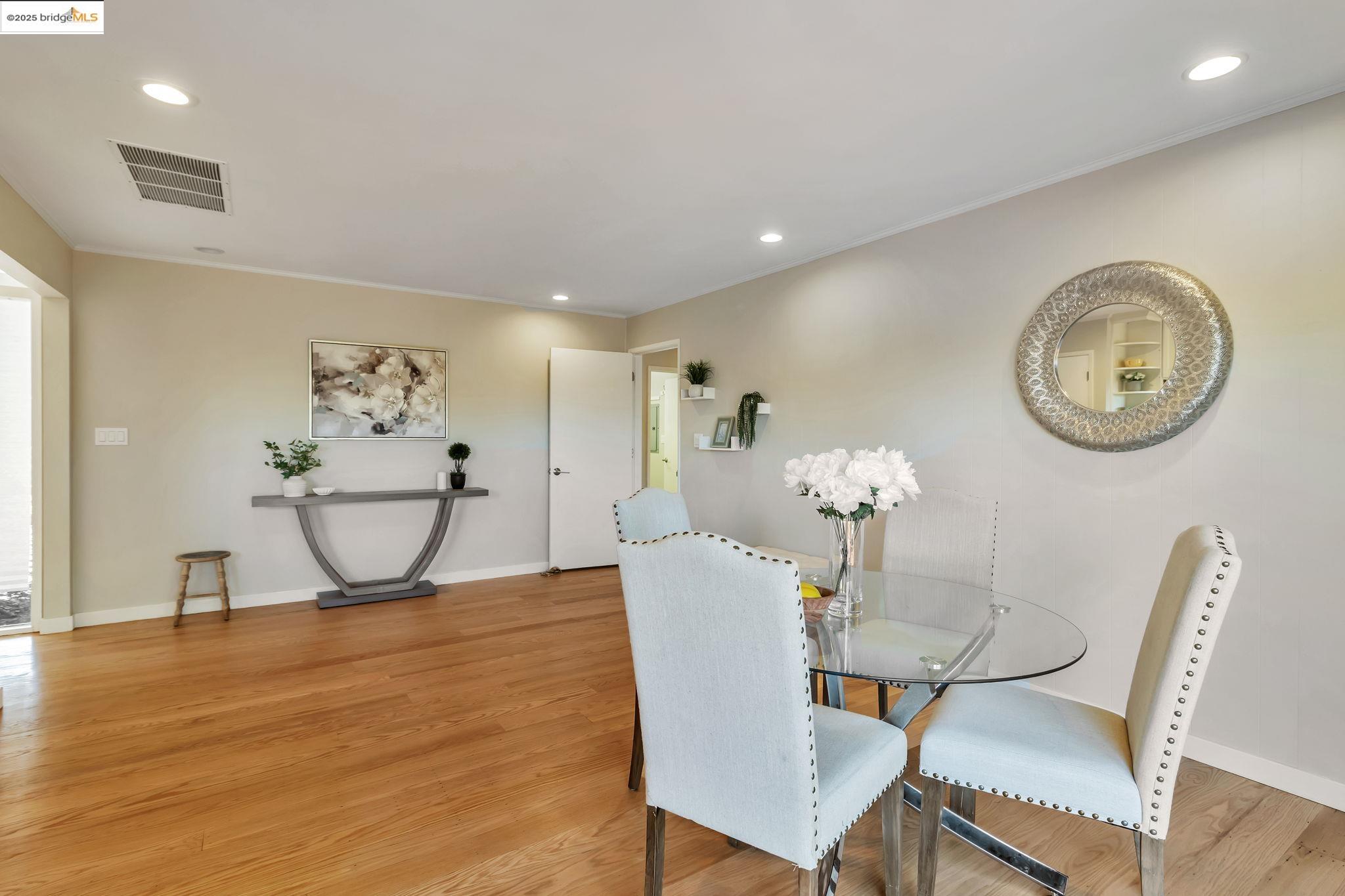 Detail Gallery Image 9 of 42 For 62 Warfield Dr, Moraga,  CA 94556-1122 - 4 Beds | 2 Baths