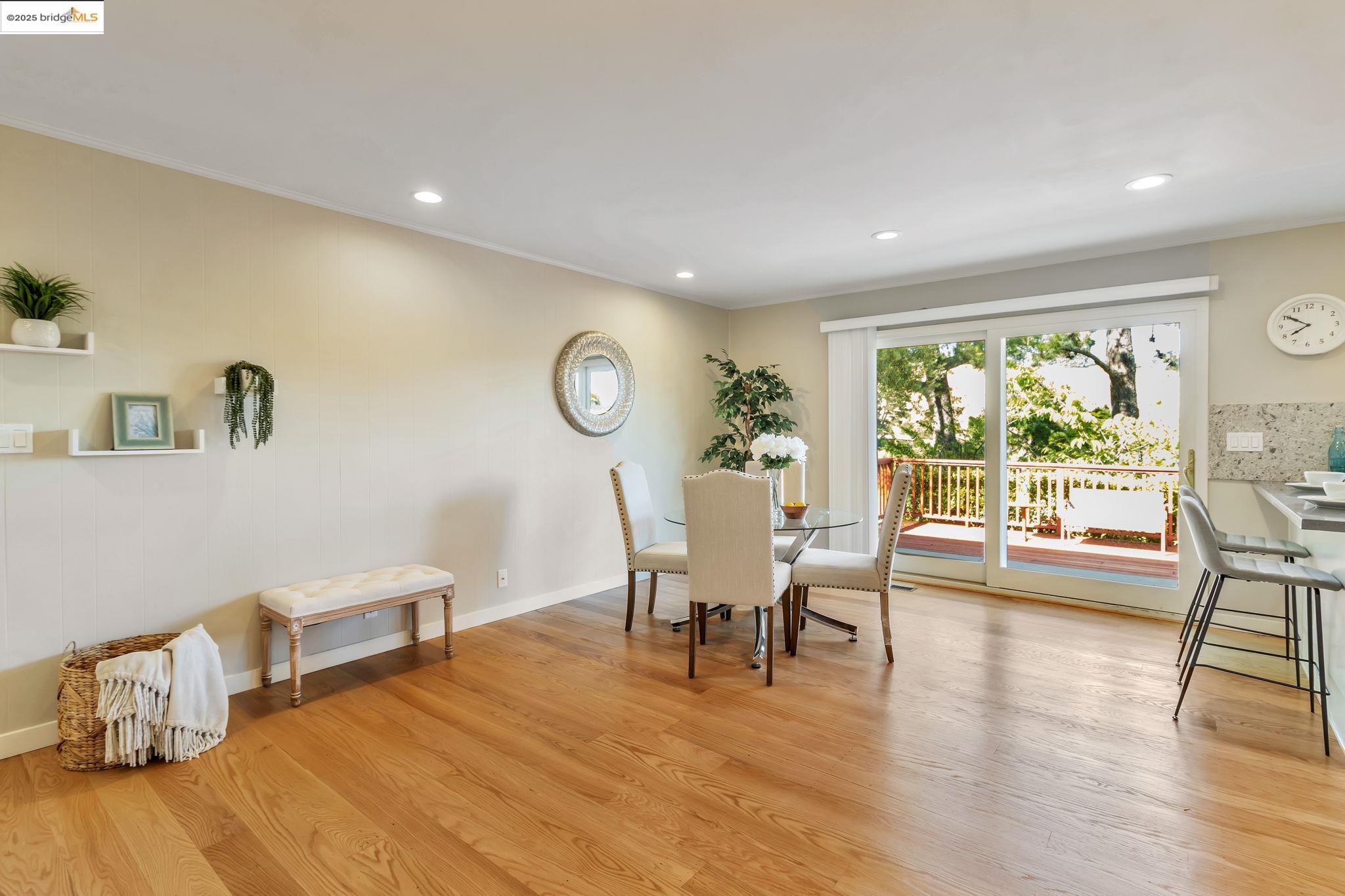 Detail Gallery Image 10 of 42 For 62 Warfield Dr, Moraga,  CA 94556-1122 - 4 Beds | 2 Baths