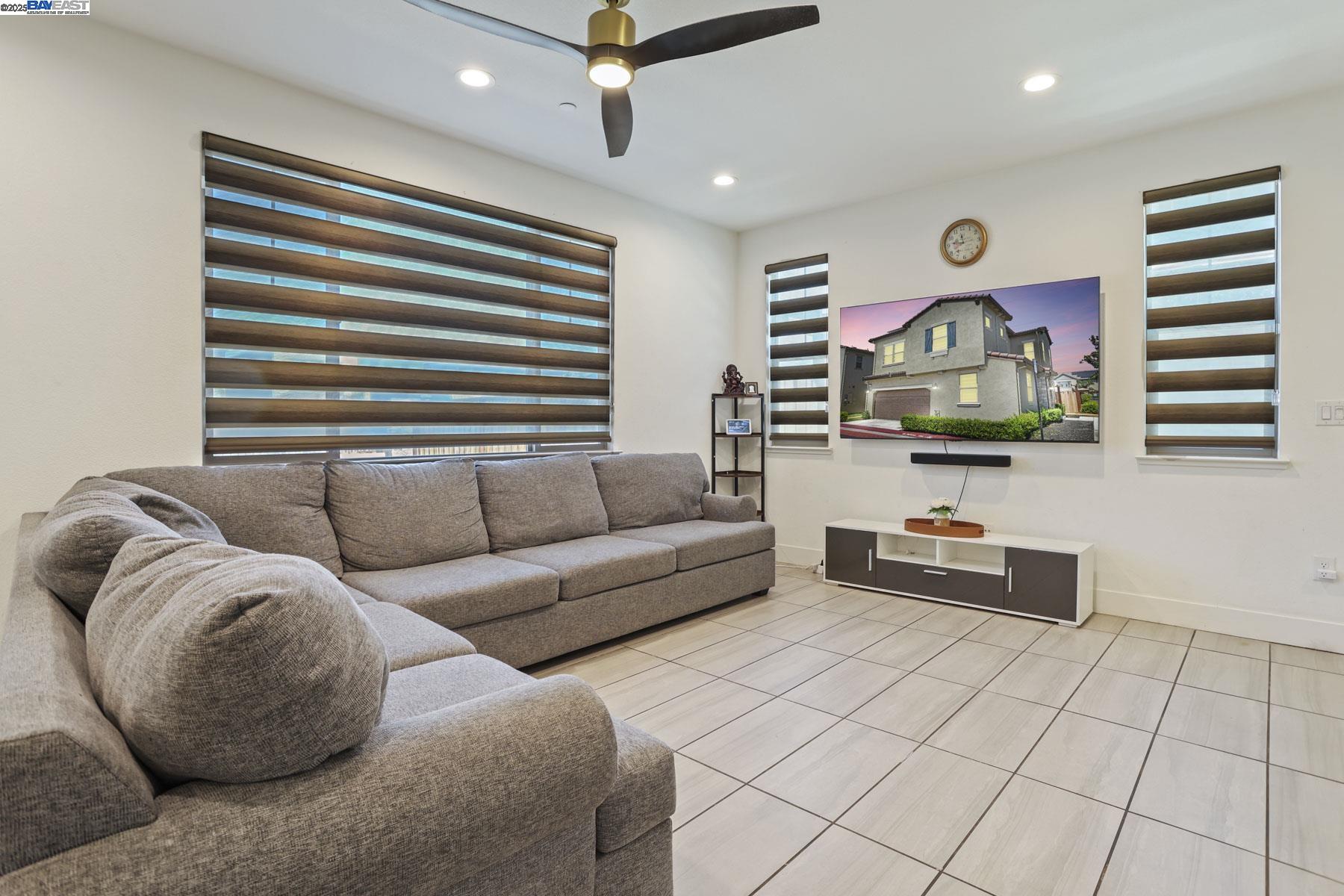 Detail Gallery Image 20 of 53 For 1205 S Ross Ct, Mountain House,  CA 95391 - 3 Beds | 2/1 Baths