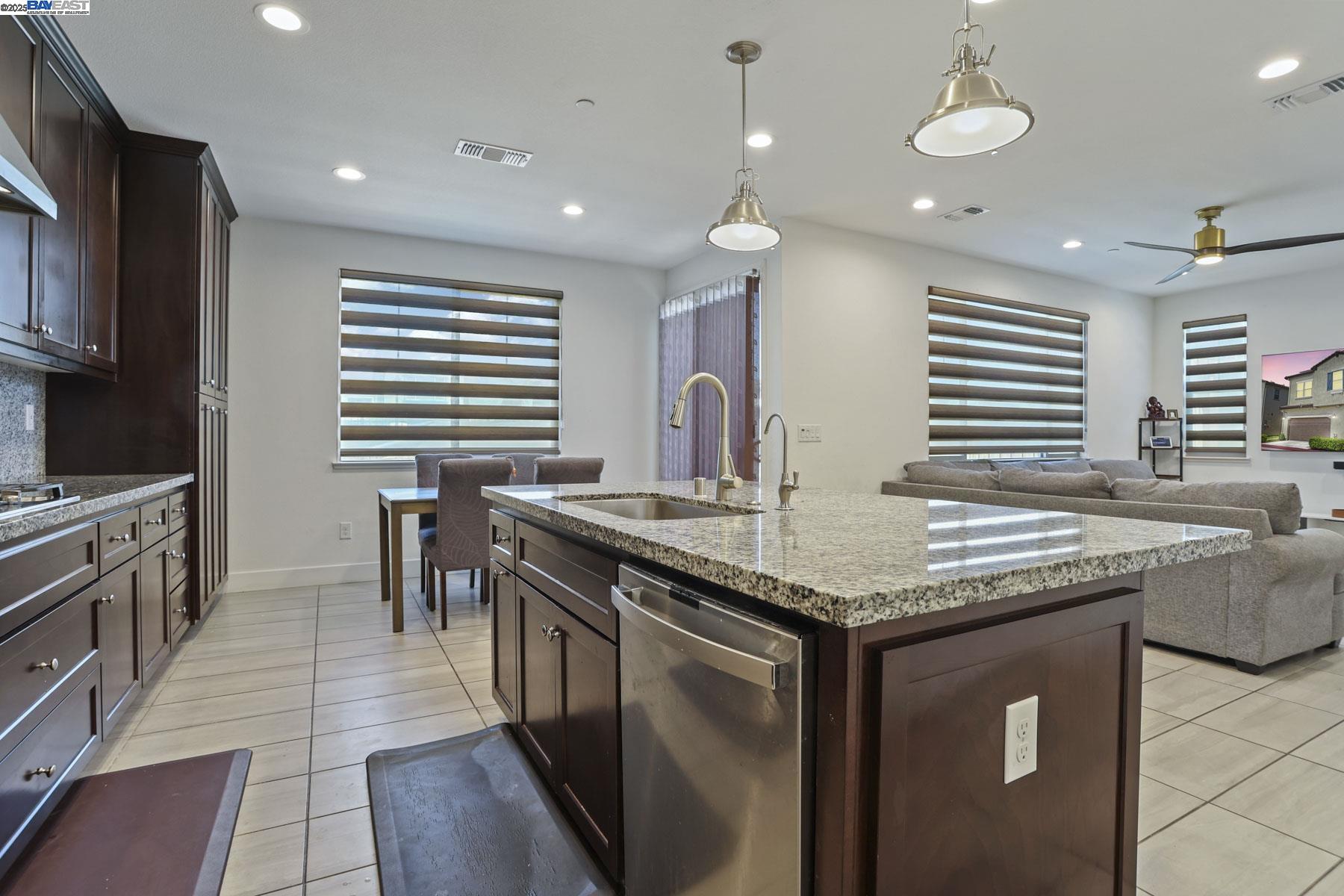 Detail Gallery Image 25 of 53 For 1205 S Ross Ct, Mountain House,  CA 95391 - 3 Beds | 2/1 Baths
