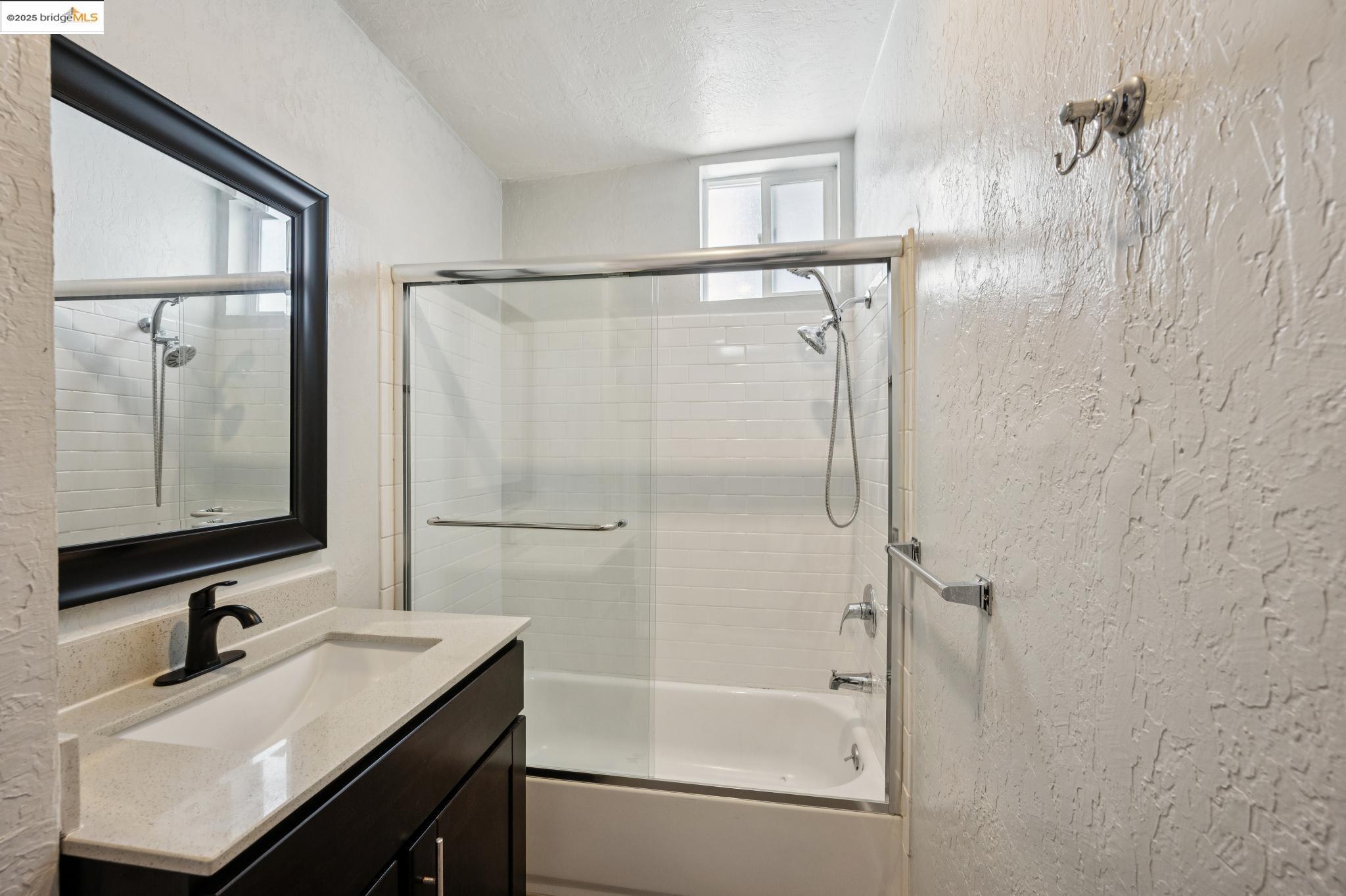 Detail Gallery Image 19 of 60 For 1063 32nd St, Oakland,  CA 94608 - 4 Beds | 3 Baths