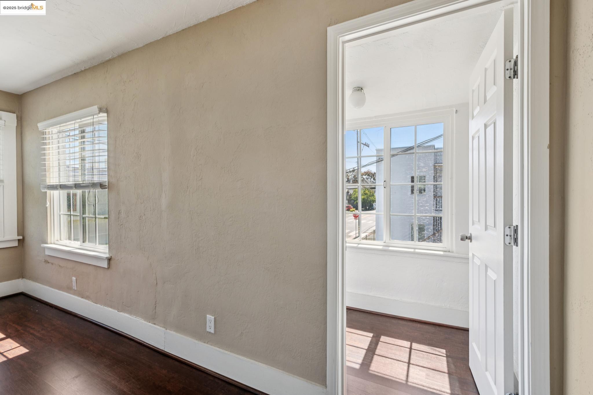 Detail Gallery Image 25 of 60 For 1063 32nd St, Oakland,  CA 94608 - 4 Beds | 3 Baths