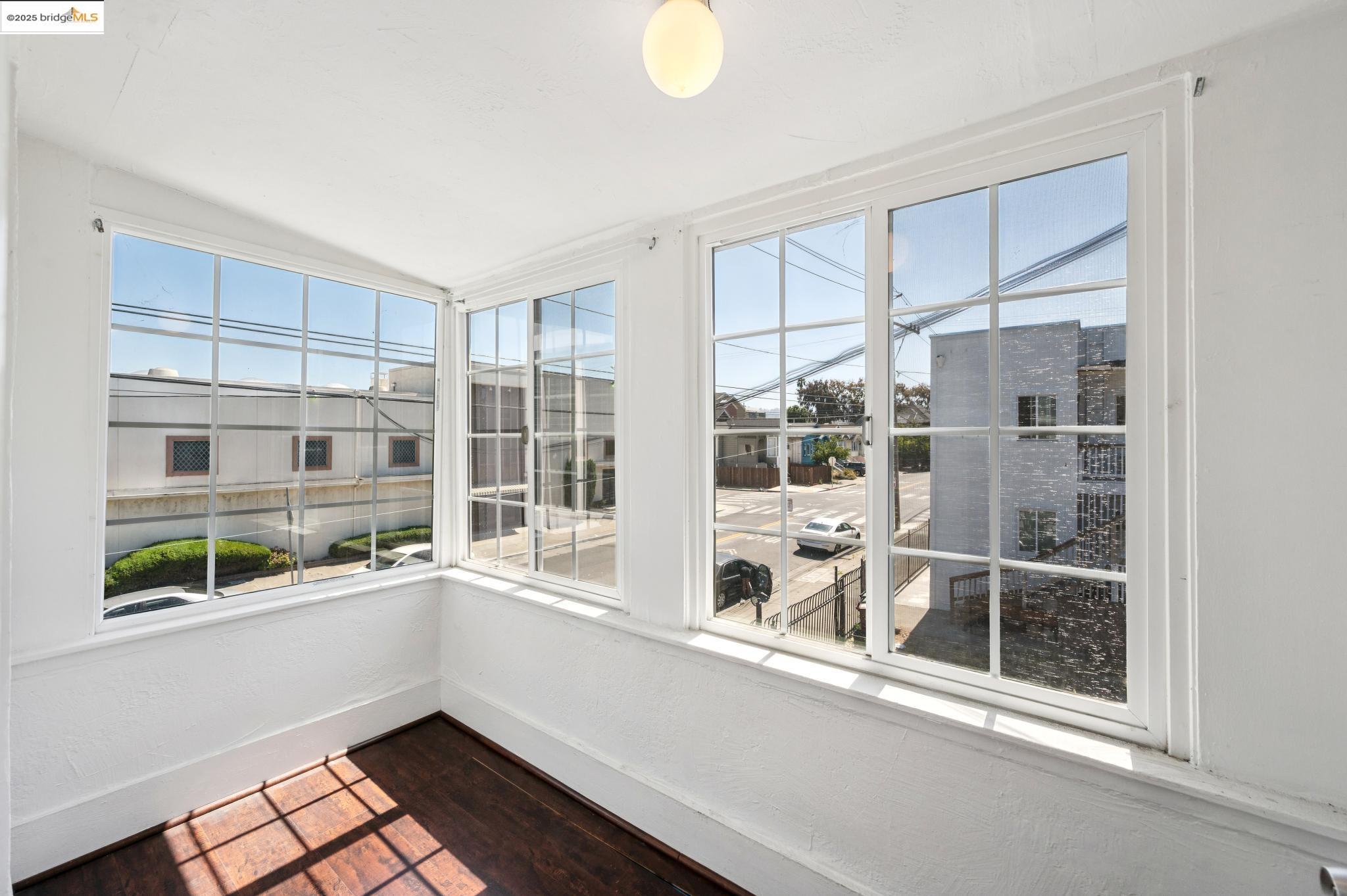 Detail Gallery Image 27 of 60 For 1063 32nd St, Oakland,  CA 94608 - 4 Beds | 3 Baths