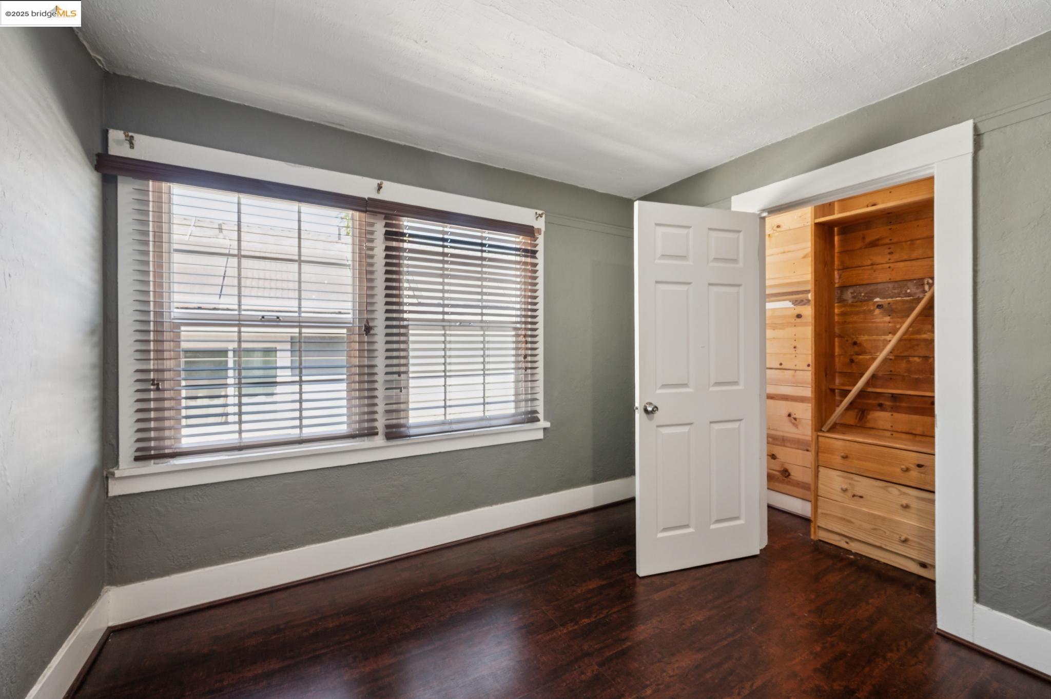 Detail Gallery Image 35 of 60 For 1063 32nd St, Oakland,  CA 94608 - 4 Beds | 3 Baths