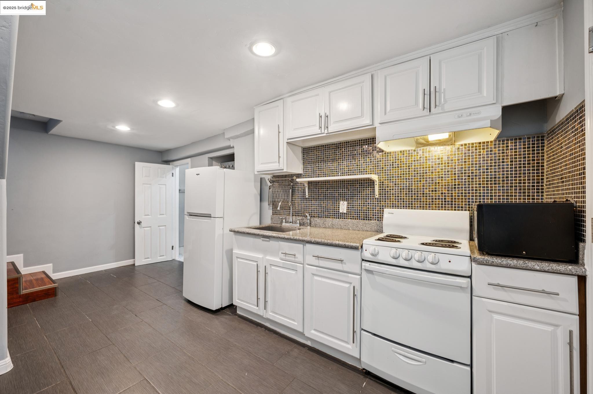 Detail Gallery Image 42 of 60 For 1063 32nd St, Oakland,  CA 94608 - 4 Beds | 3 Baths