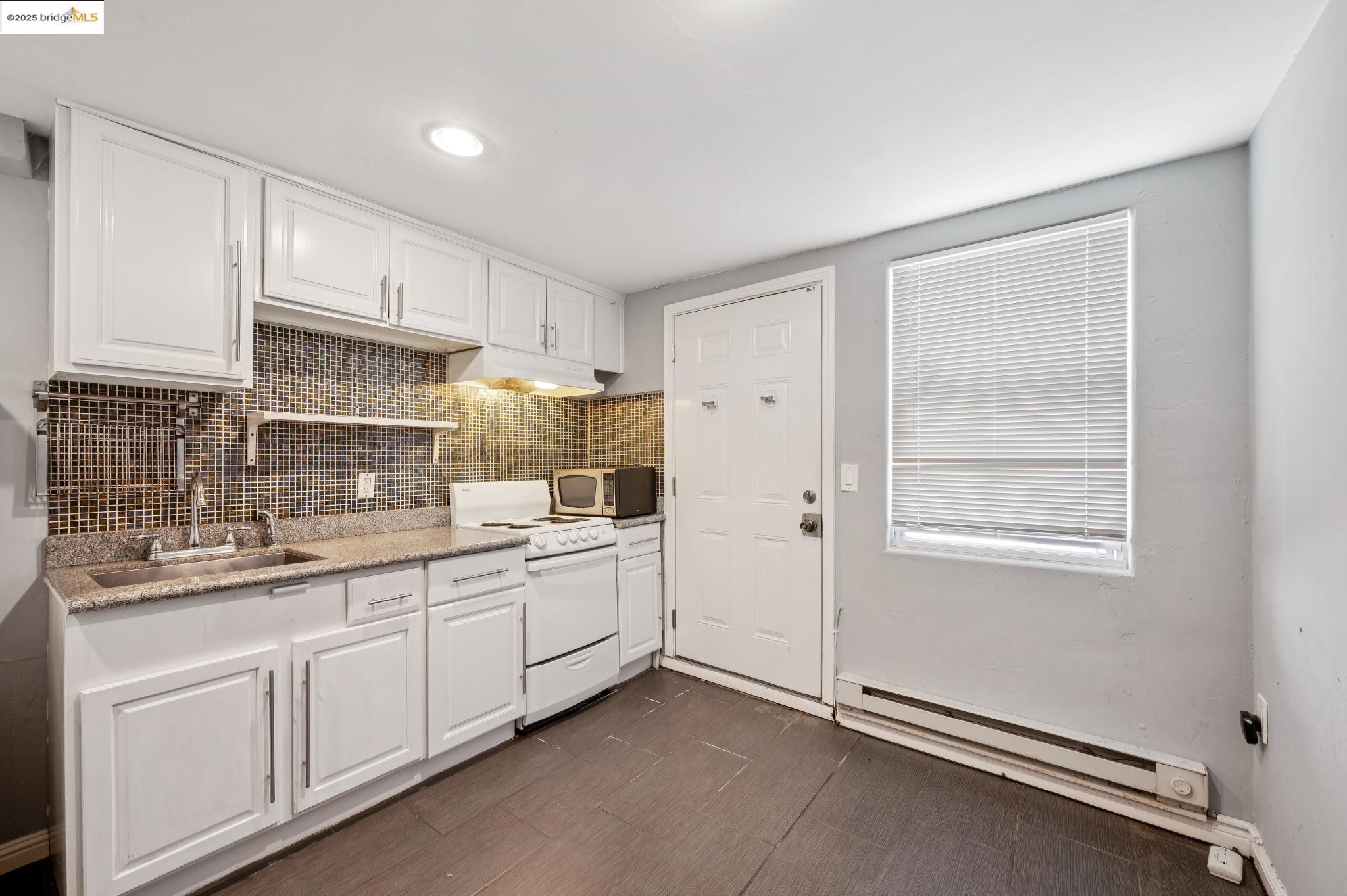 Detail Gallery Image 43 of 60 For 1063 32nd St, Oakland,  CA 94608 - 4 Beds | 3 Baths