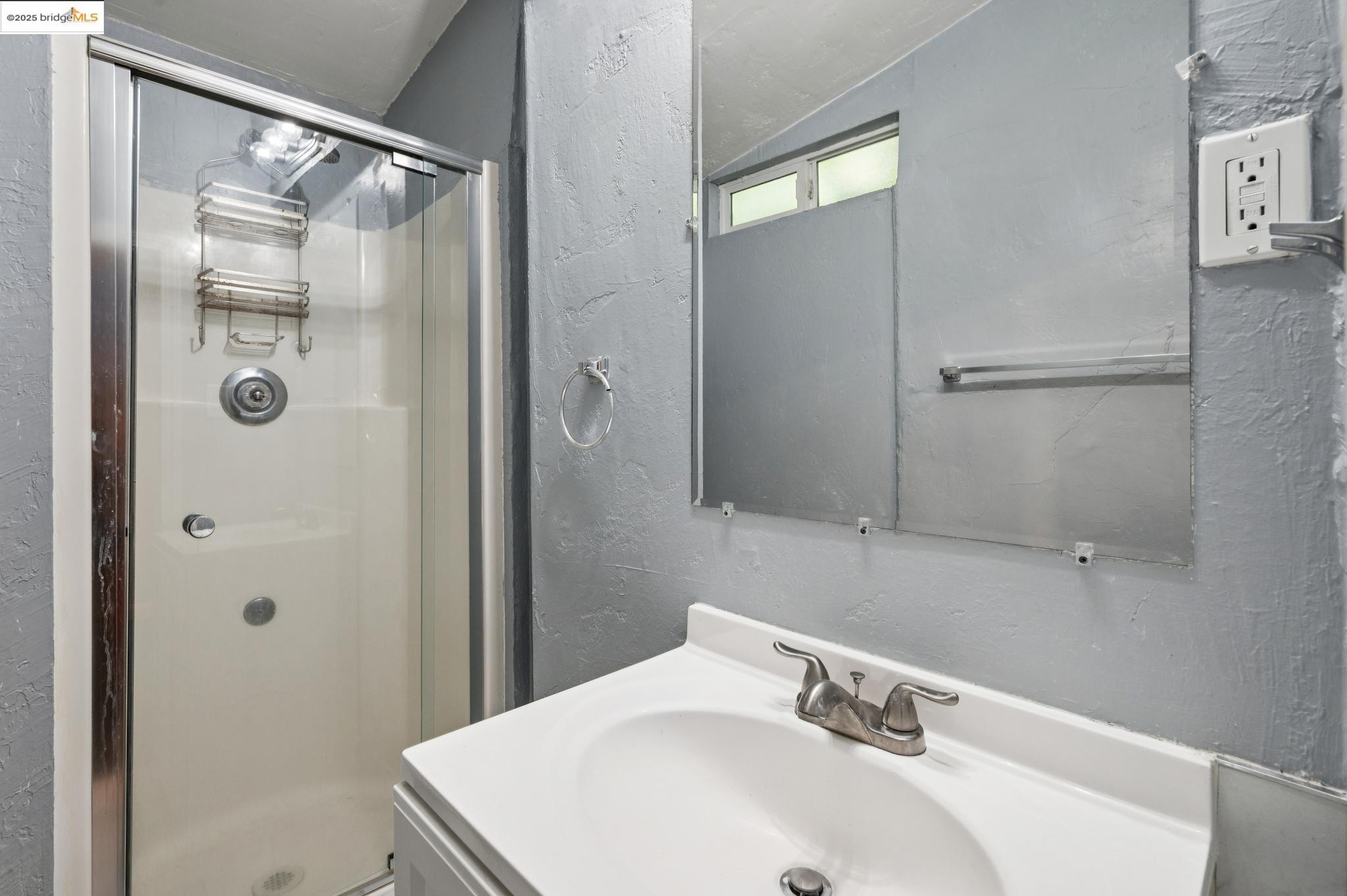 Detail Gallery Image 48 of 60 For 1063 32nd St, Oakland,  CA 94608 - 4 Beds | 3 Baths