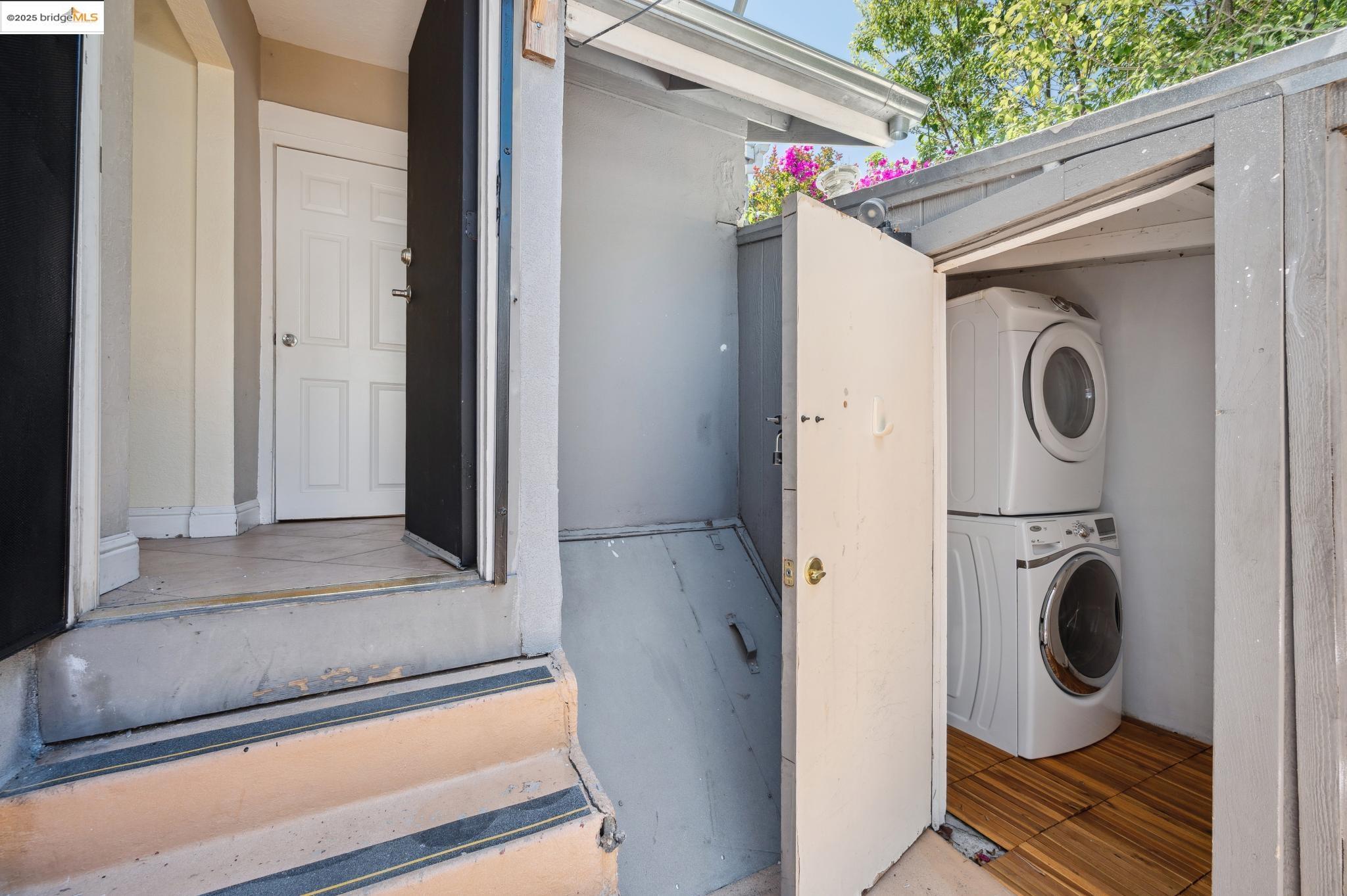 Detail Gallery Image 52 of 60 For 1063 32nd St, Oakland,  CA 94608 - 4 Beds | 3 Baths