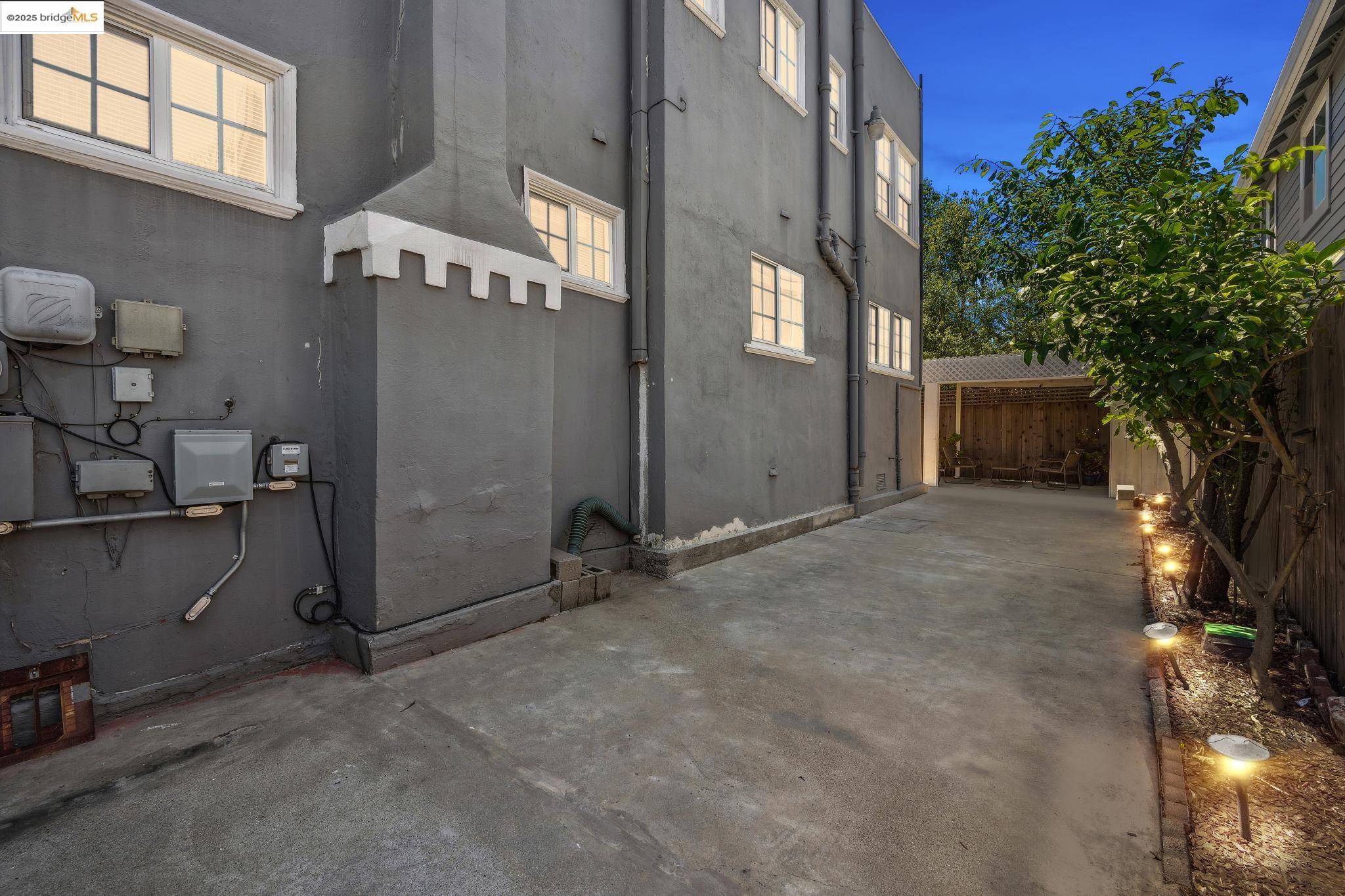 Detail Gallery Image 56 of 60 For 1063 32nd St, Oakland,  CA 94608 - 4 Beds | 3 Baths